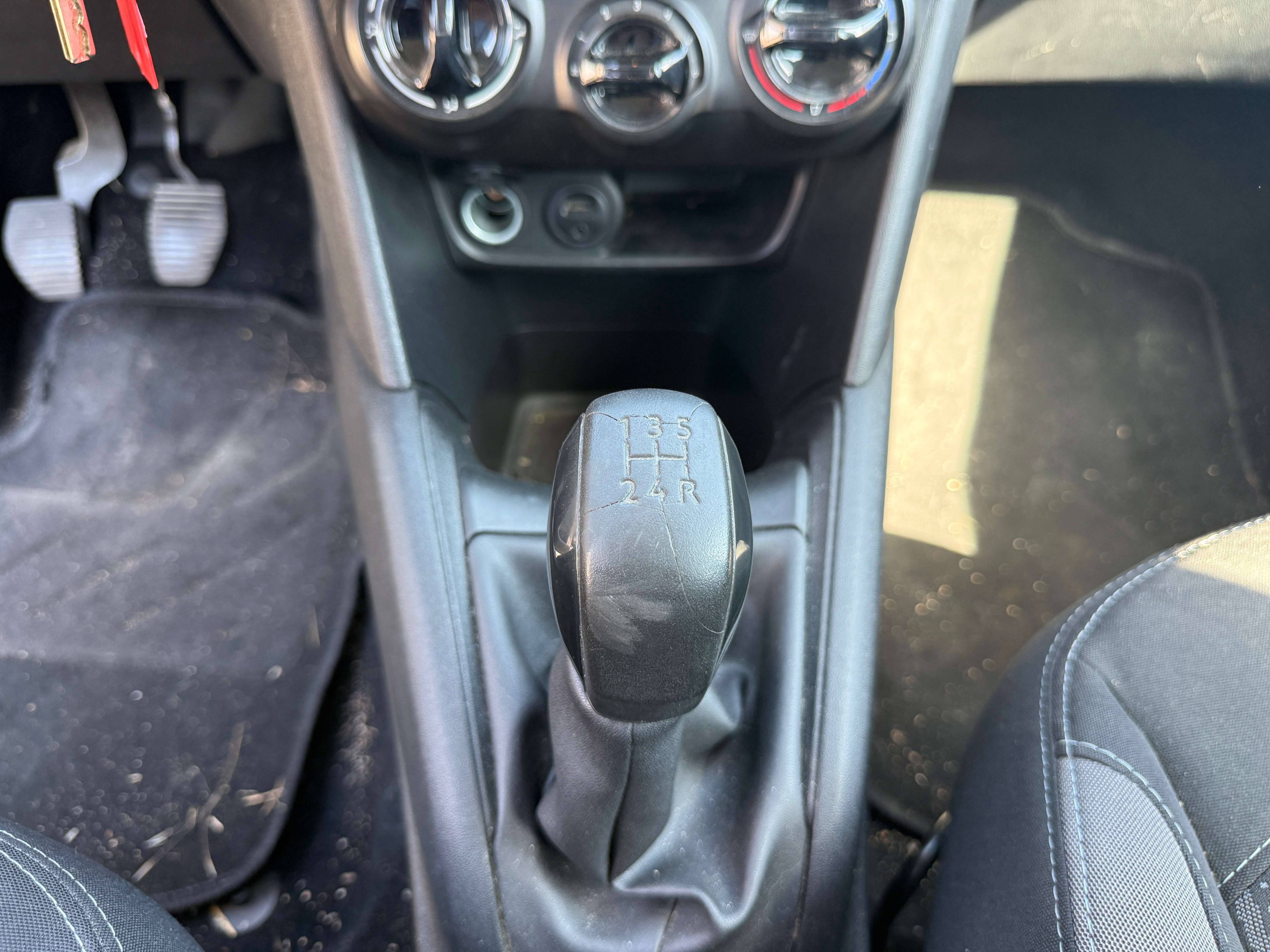 Peugeot 208 208 1.2i Access // EXPORT //