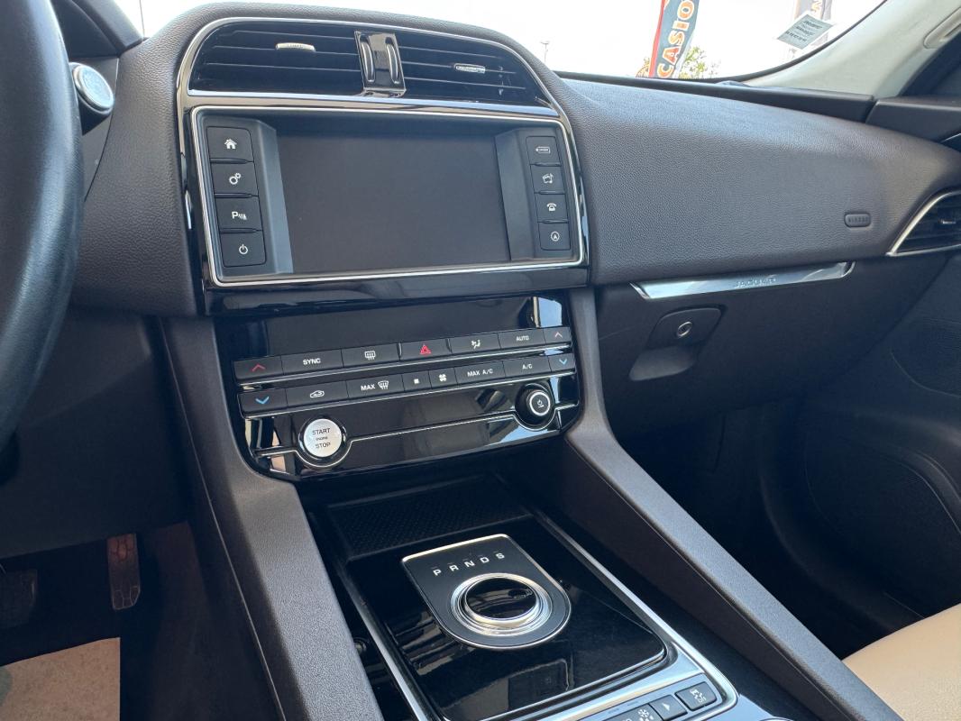 Jaguar F-pace 2.0 D - 240 ch AWD BVA8 Pure
