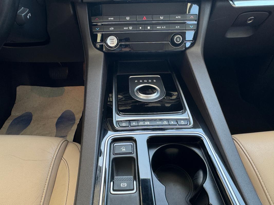 Jaguar F-pace 2.0 D - 240 ch AWD BVA8 Pure