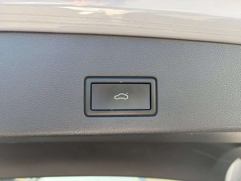 Volkswagen Golf Variant Golf Variant Life Business Premium 2.0 TDI SCR 85 kW (116 ch) 7 vitesses DSG