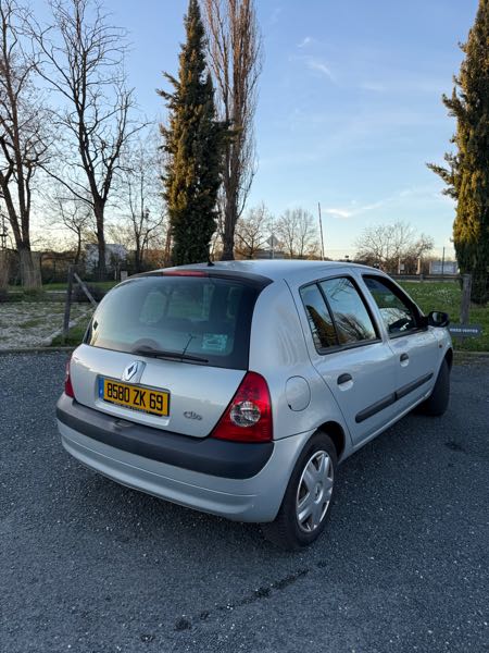 Renault Clio III 1.2 16V 75 EXPRESSION 5P