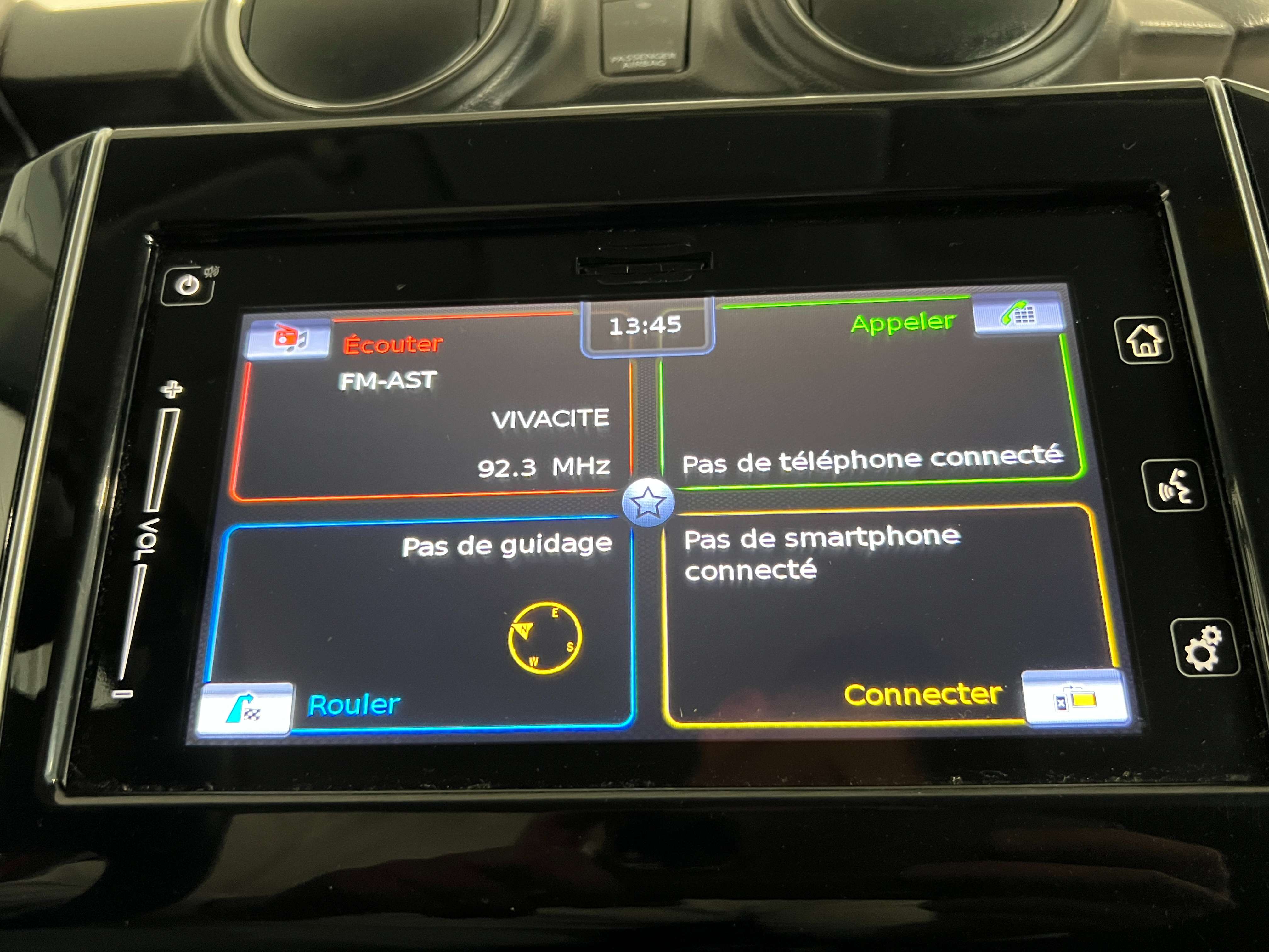 Suzuki Swift Swift 1.2 ESSENCE /CLIM/GPS/CAMERA DE RECULE/BLUETOOTH..