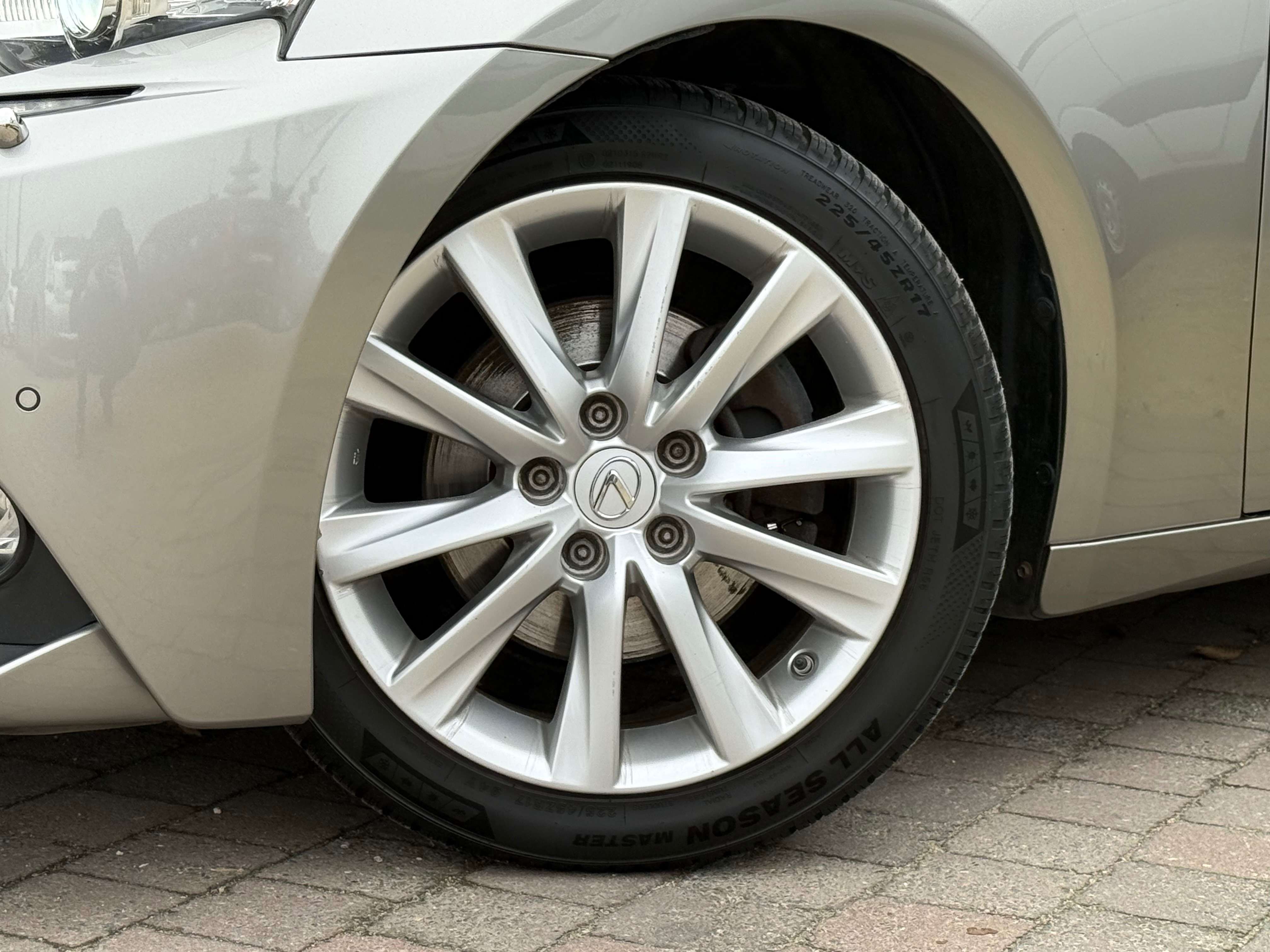Lexus IS 300 HYBRID 2.5I 181PK |✅NAVI | XENON | KEY LESS START | LED |