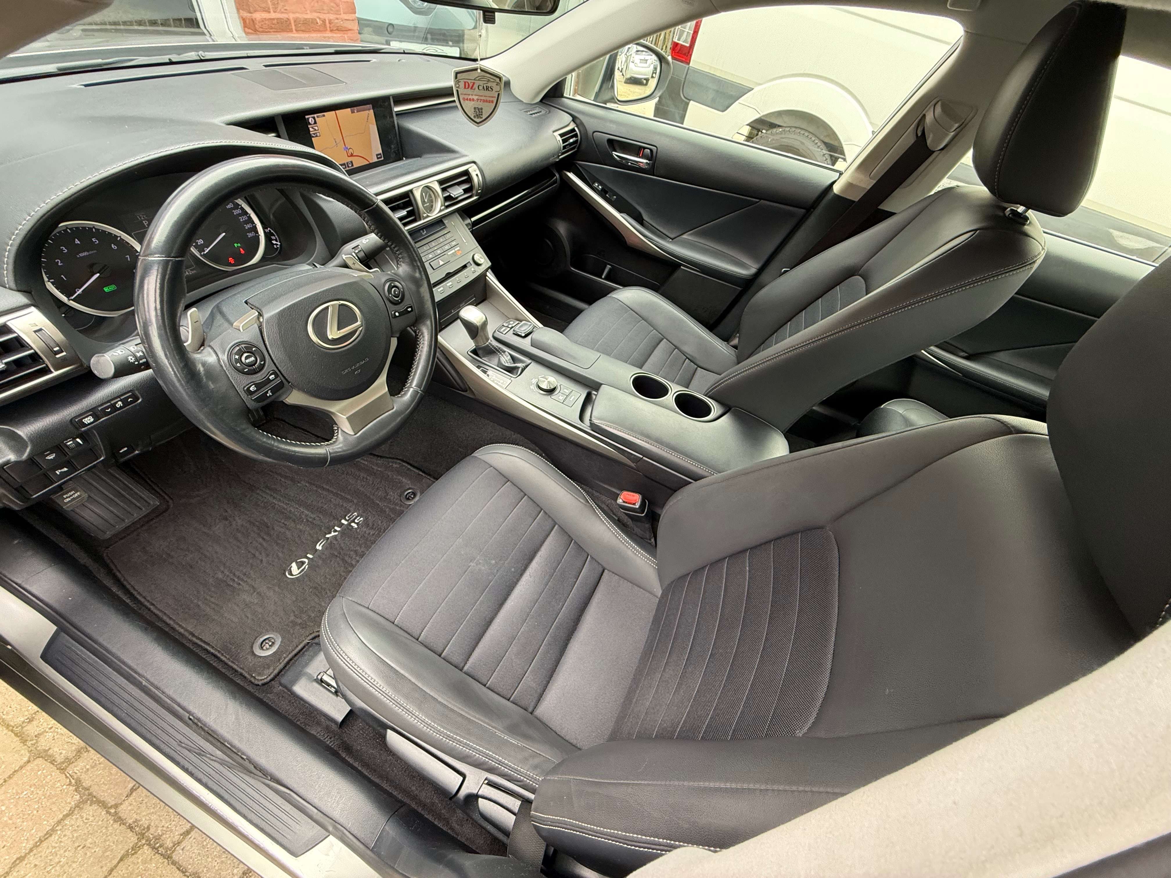 Lexus IS 300 HYBRID 2.5I 181PK |✅NAVI | XENON | KEY LESS START | LED |