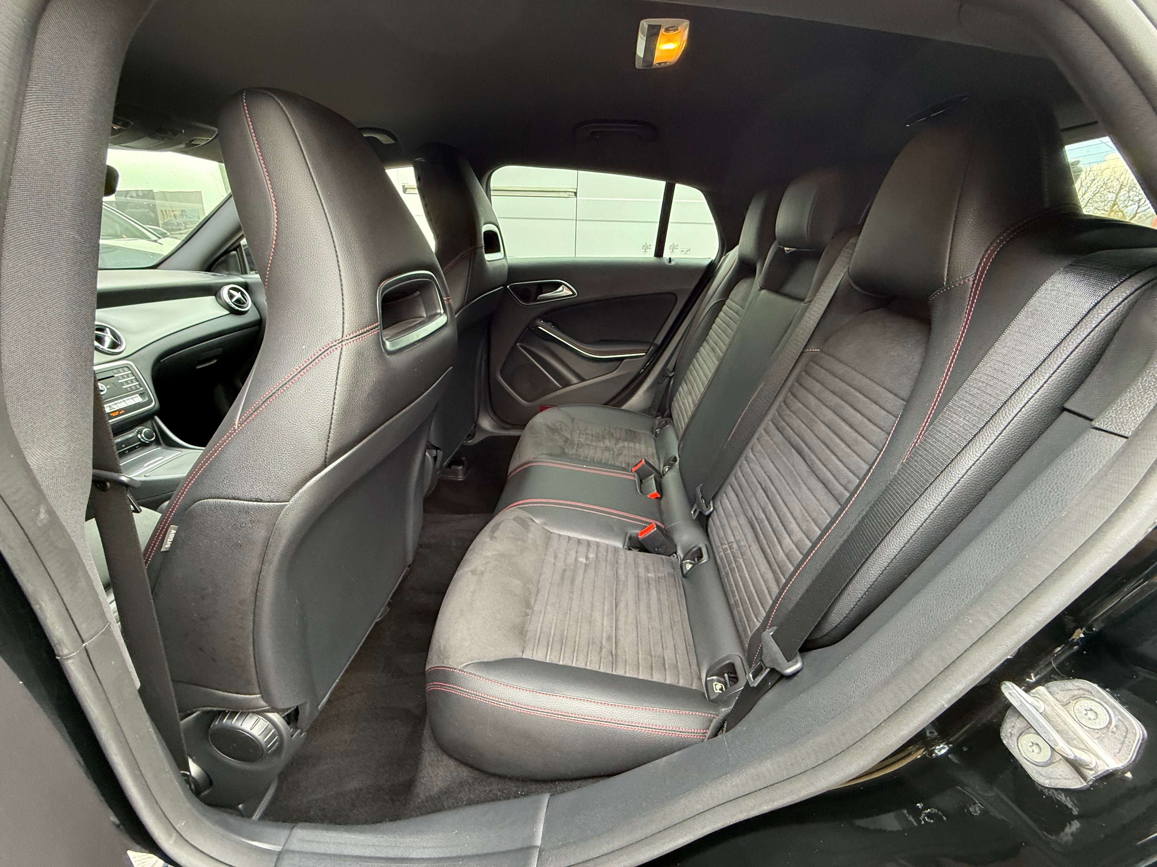 Mercedes-Benz CLA 180 PACK-AMG 122PK |✅CAMERA | LED | ZETELVERWARMING |