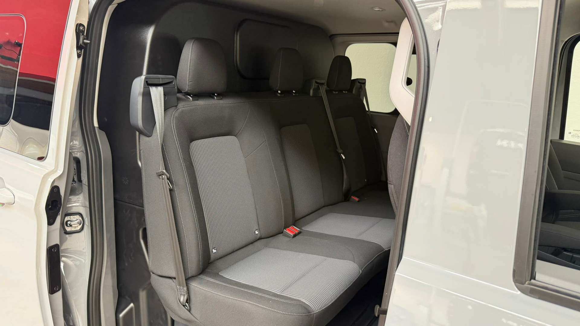 Volkswagen Transporter 2.0 TDI L2H1 4MOTION Dubbele cabine 5 zitplaatsen,