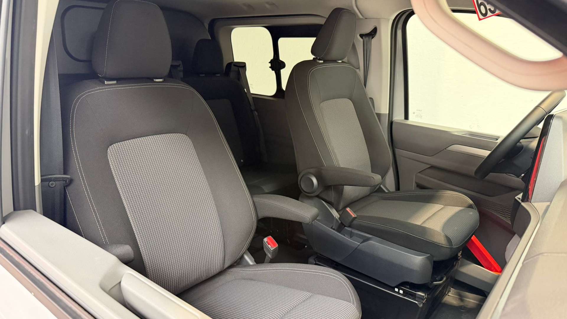 Volkswagen Transporter 2.0 TDI L2H1 4MOTION Dubbele cabine 5 zitplaatsen,