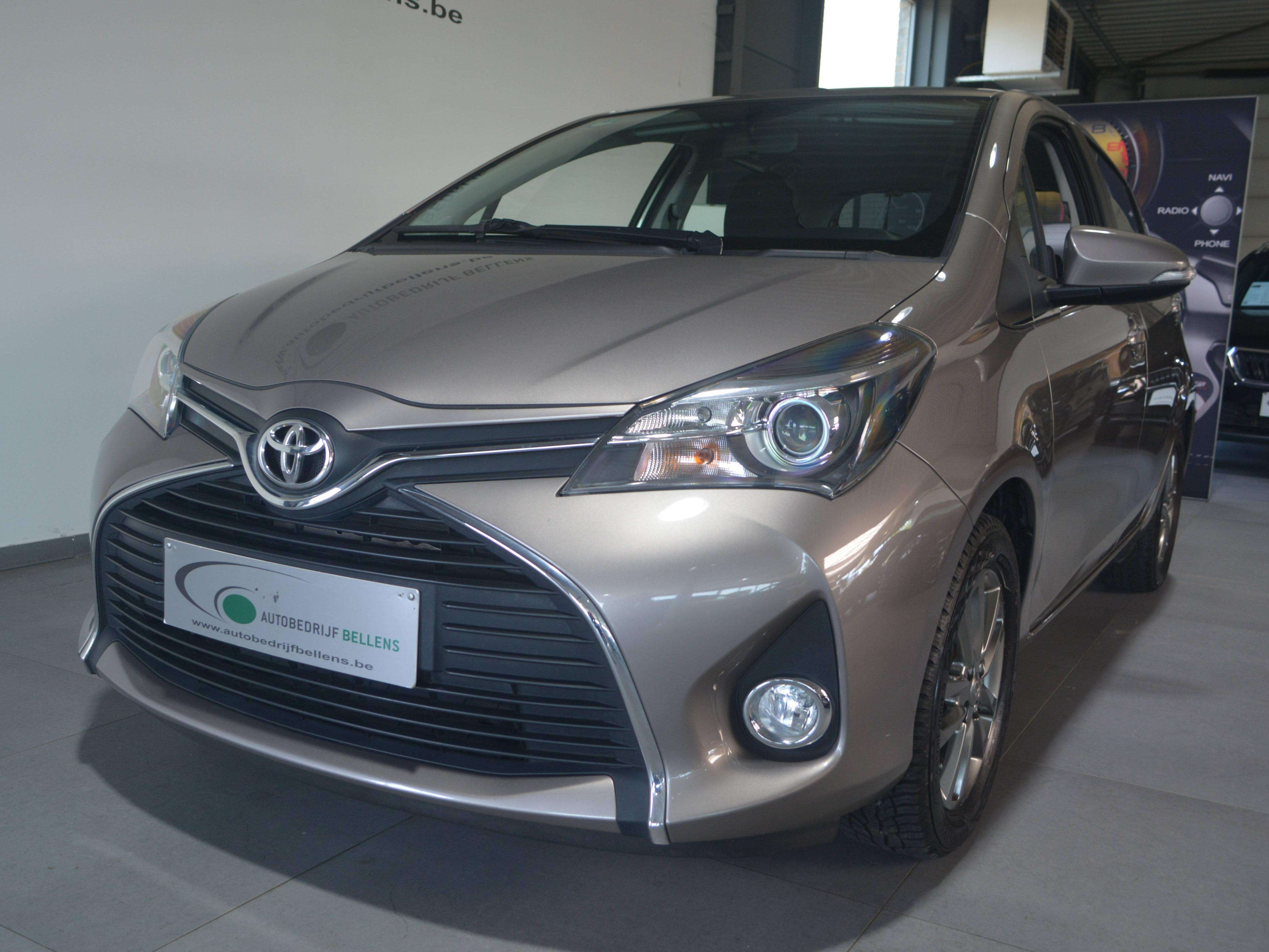 Toyota Yaris 1.3 L BENZ. / NAVI + CAMER / CRUISE CONTROL / AIRCO