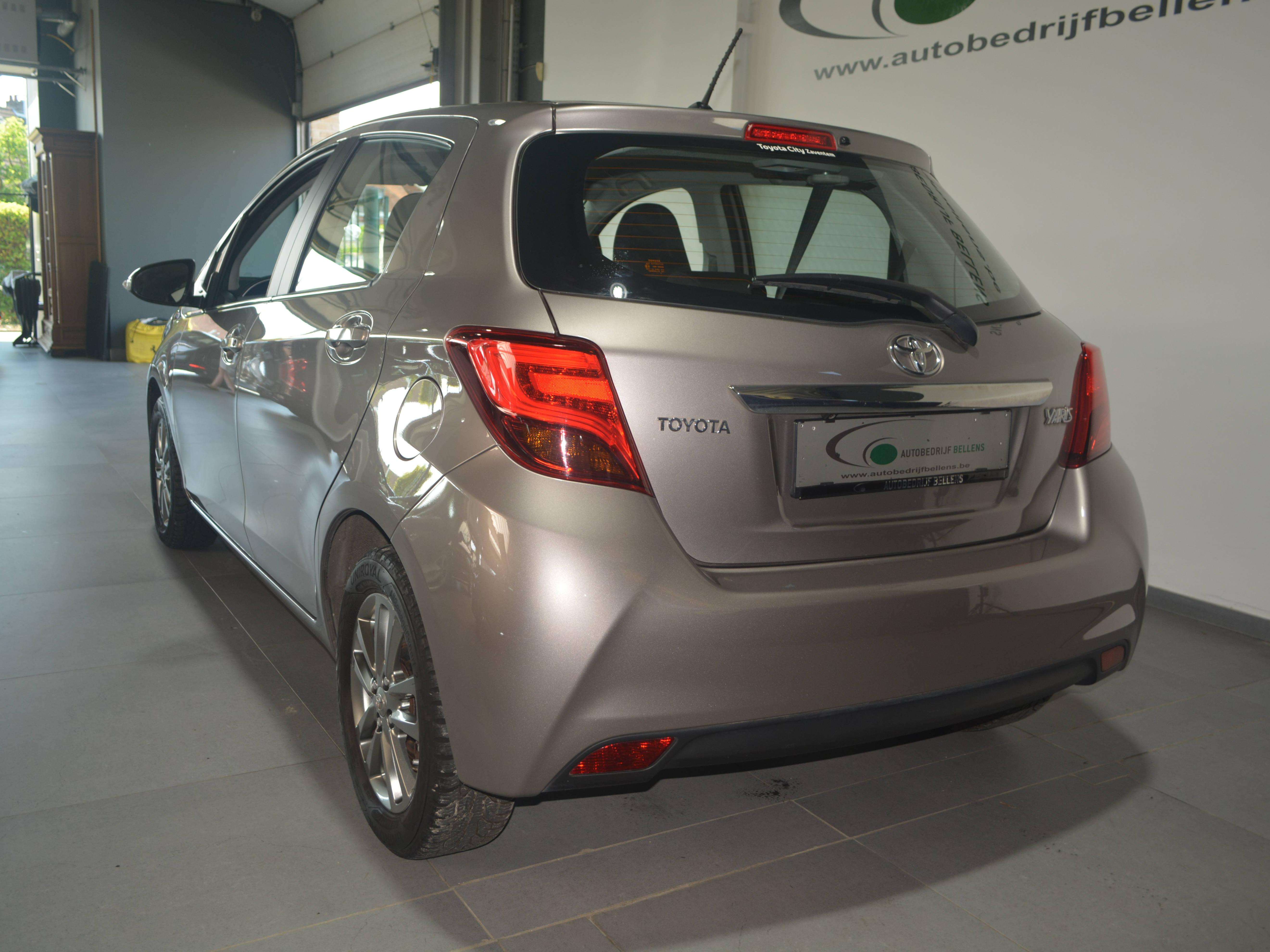 Toyota Yaris 1.3 L BENZ. / NAVI + CAMER / CRUISE CONTROL / AIRCO