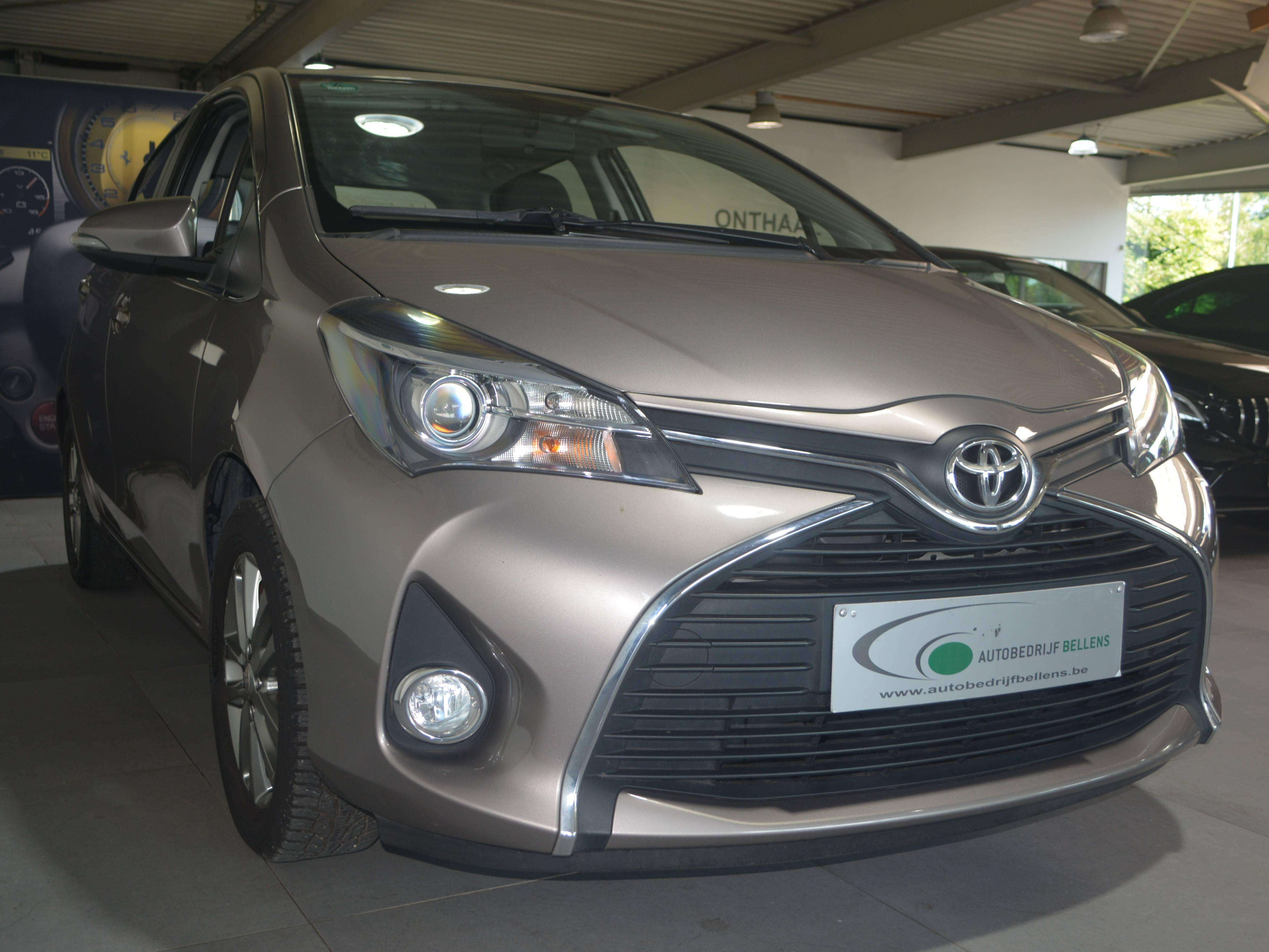 Toyota Yaris 1.3 L BENZ. / NAVI + CAMER / CRUISE CONTROL / AIRCO