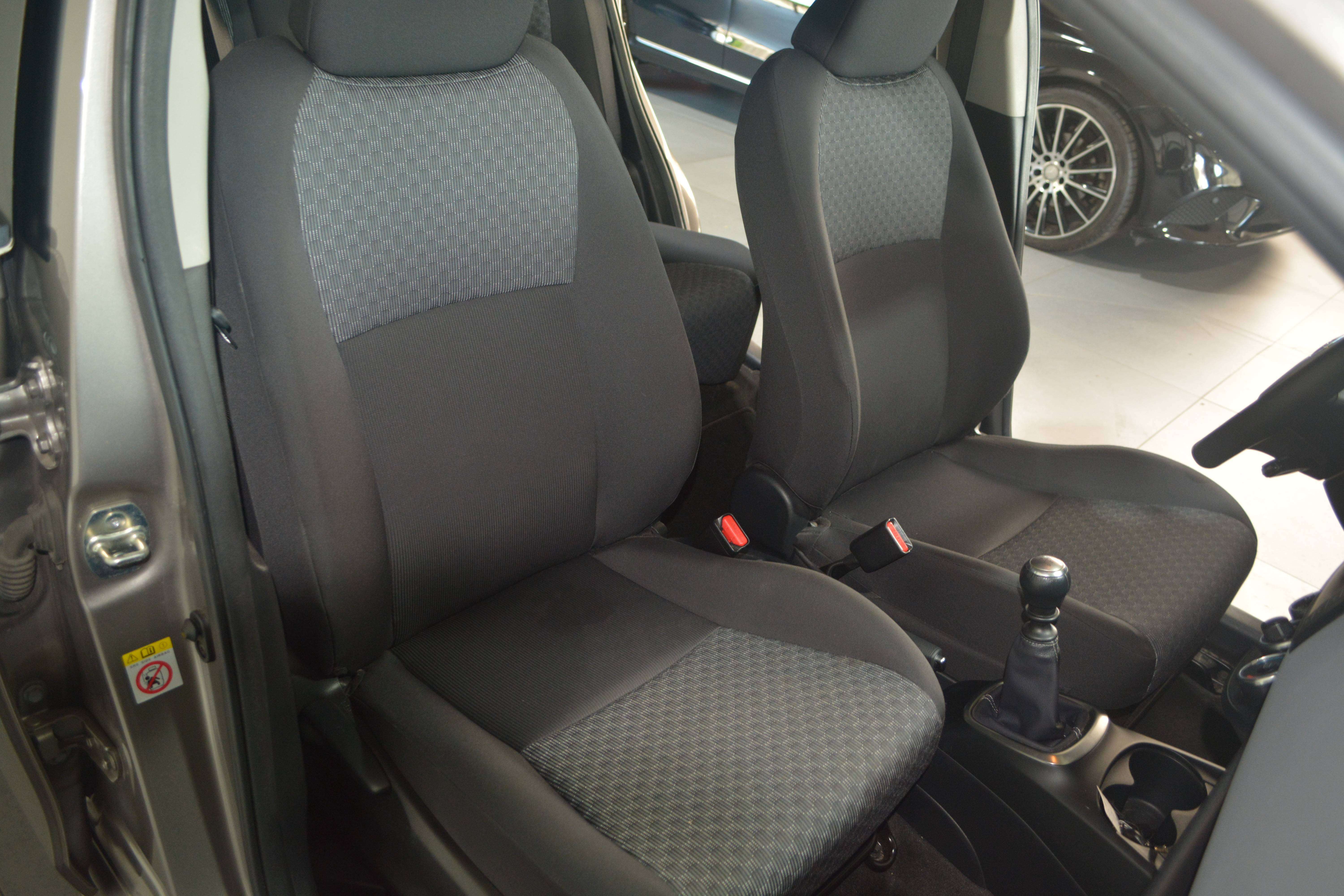 Toyota Yaris 1.3 L BENZ. / NAVI + CAMER / CRUISE CONTROL / AIRCO