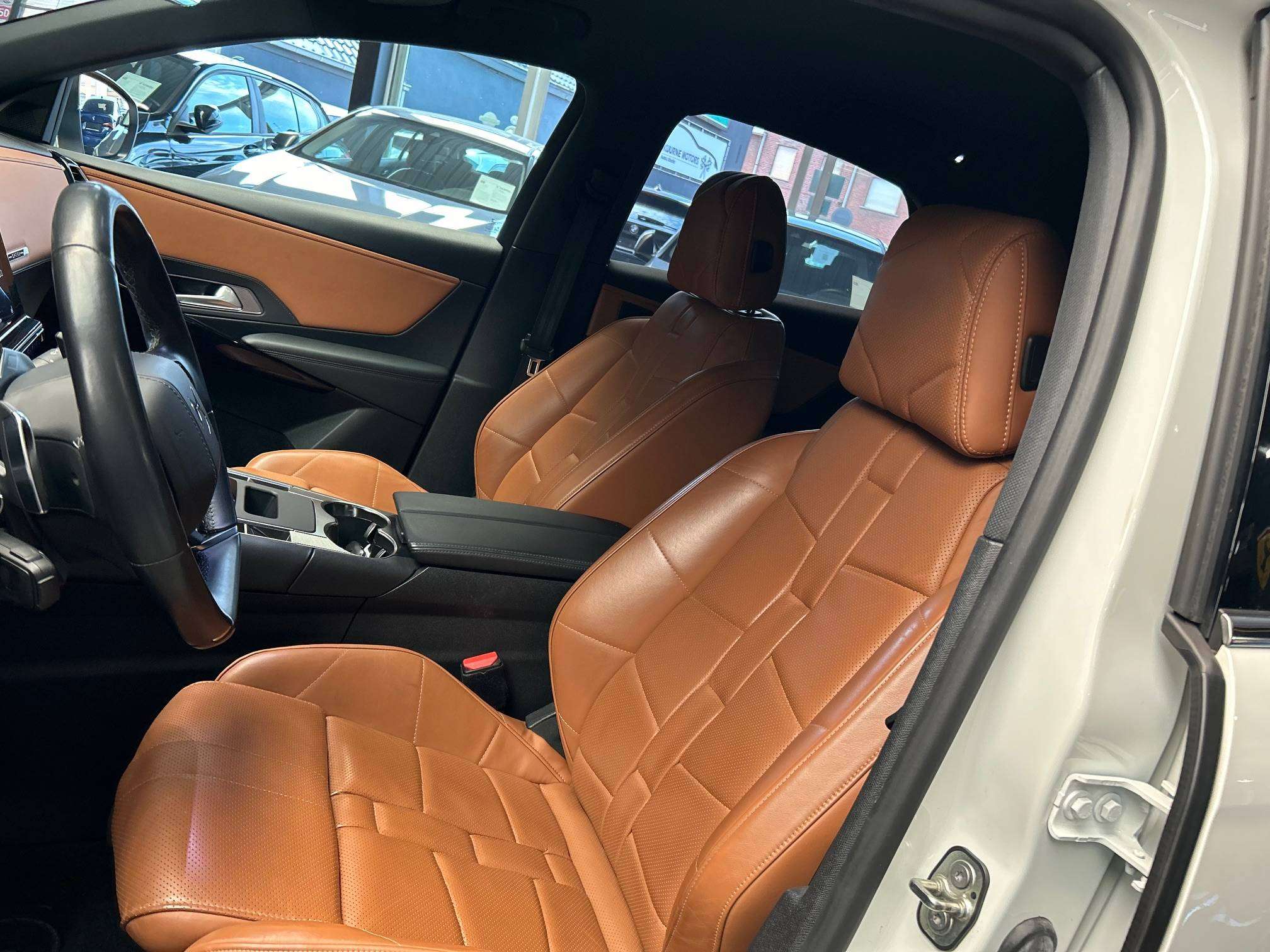 DS Automobiles DS 7 Crossback 1.6 E-TENSE 4x4 Opera Alu19"/Led/Leder/Cam360/Acc/Keyless/VerwZet/Massage *1j garantie*