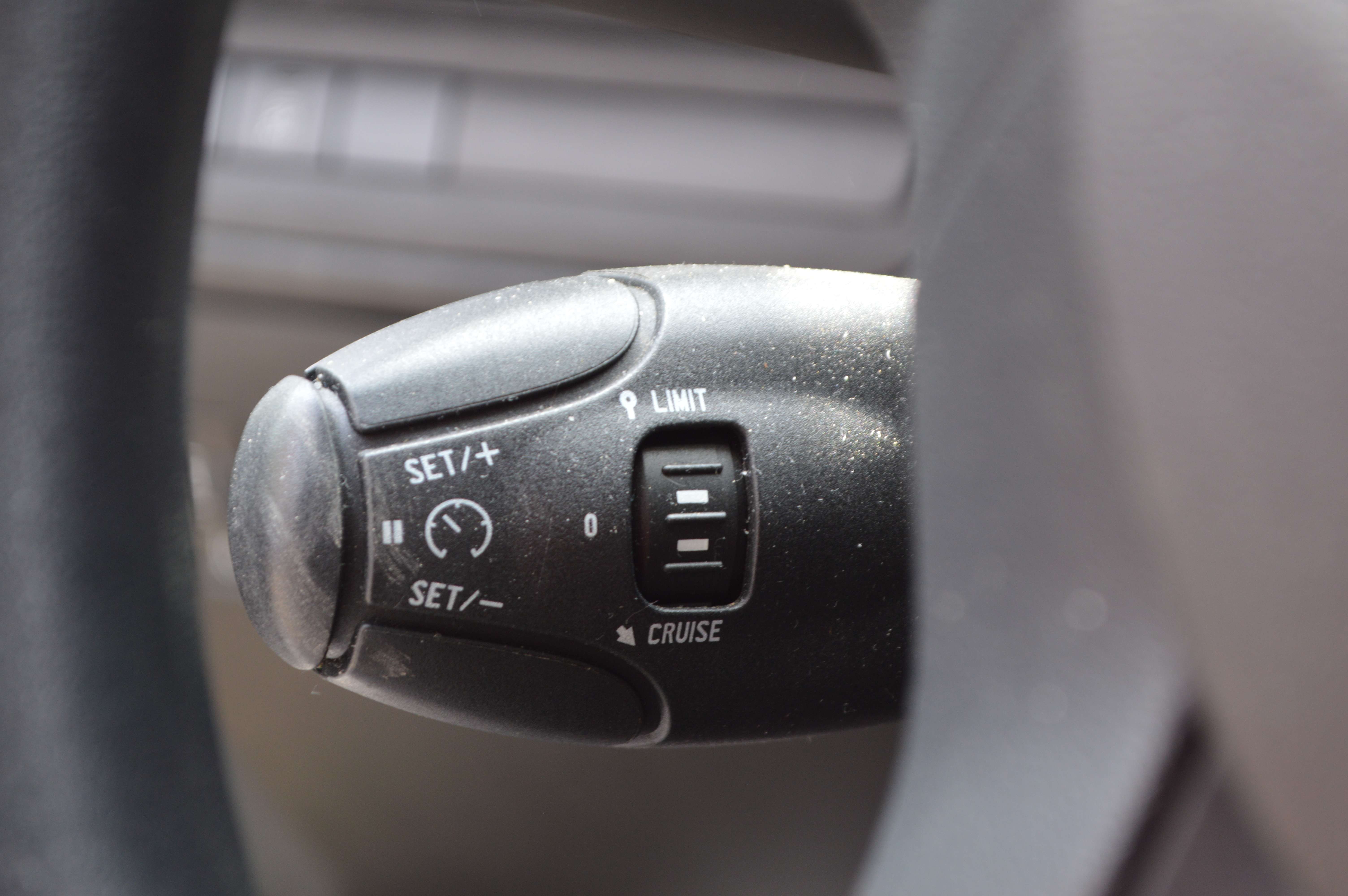 Peugeot 208 208 1.6 BlueHDi Allure CARNET CARPASS NAVI SENSOR