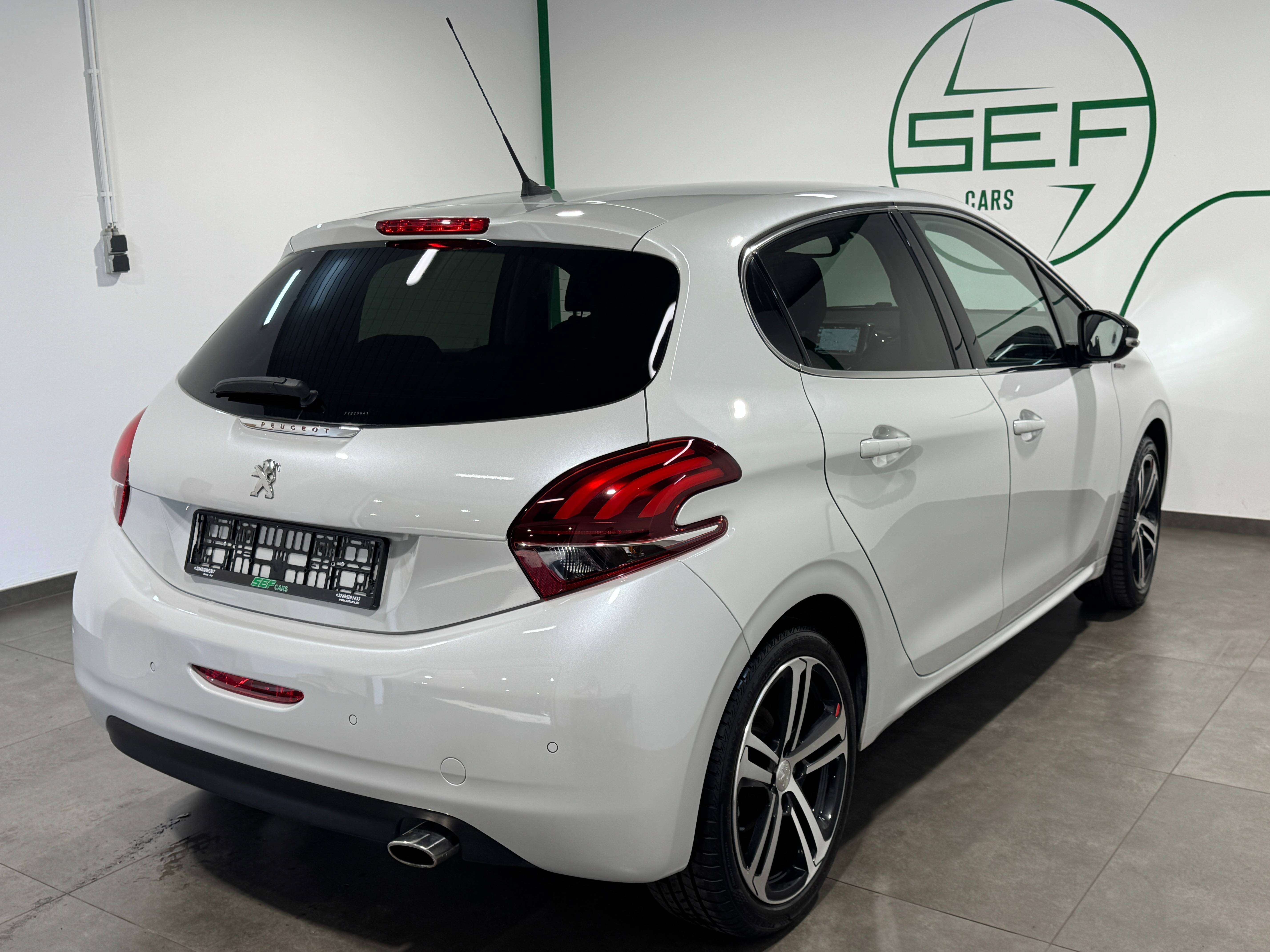 Peugeot 208 ** 1.2 ** GT Line ** GPS ** A/C ** Garantie 12 mois **