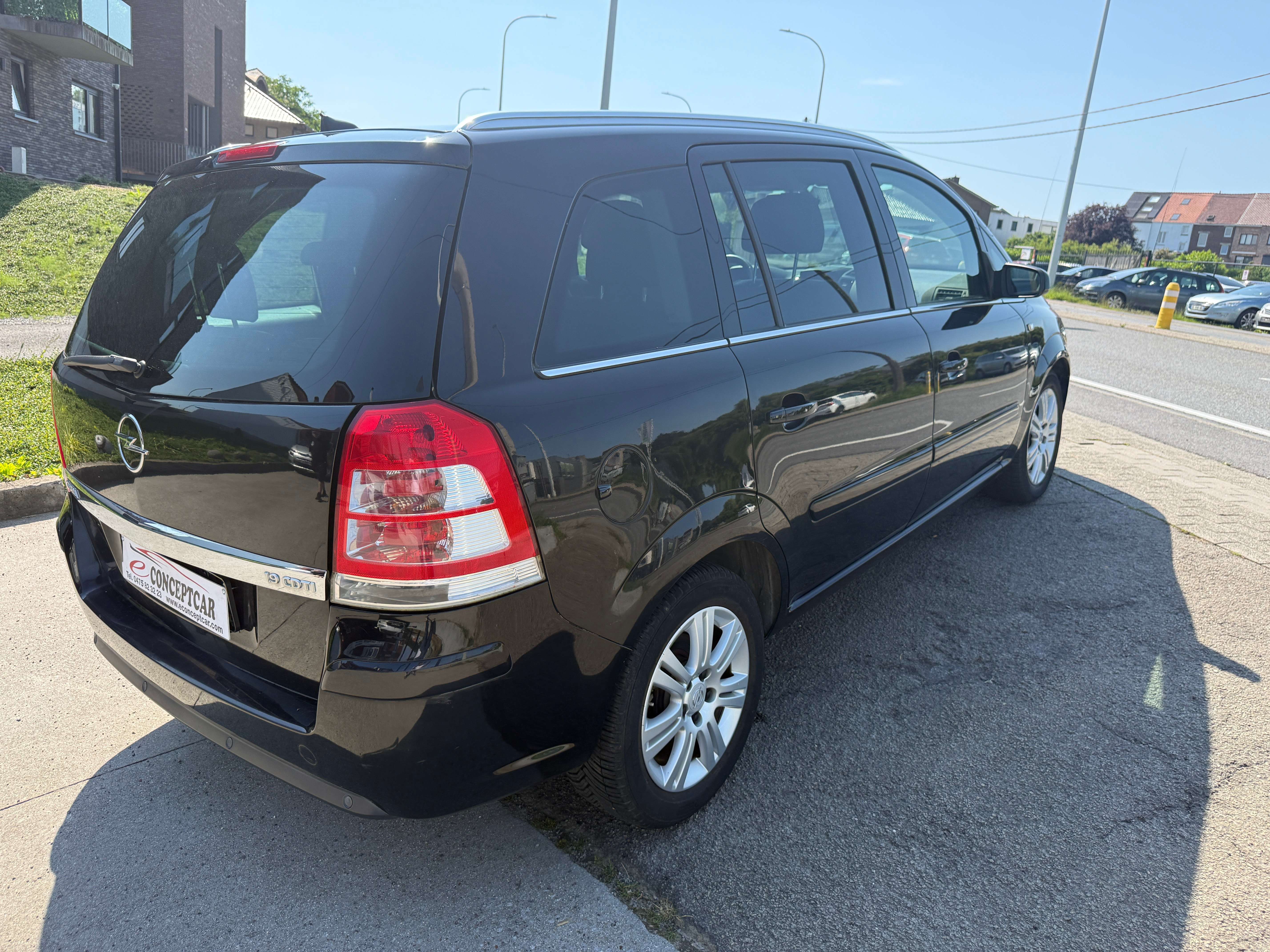 Opel Zafira Zafira 1.9 DT CDTi Cosmo DPF