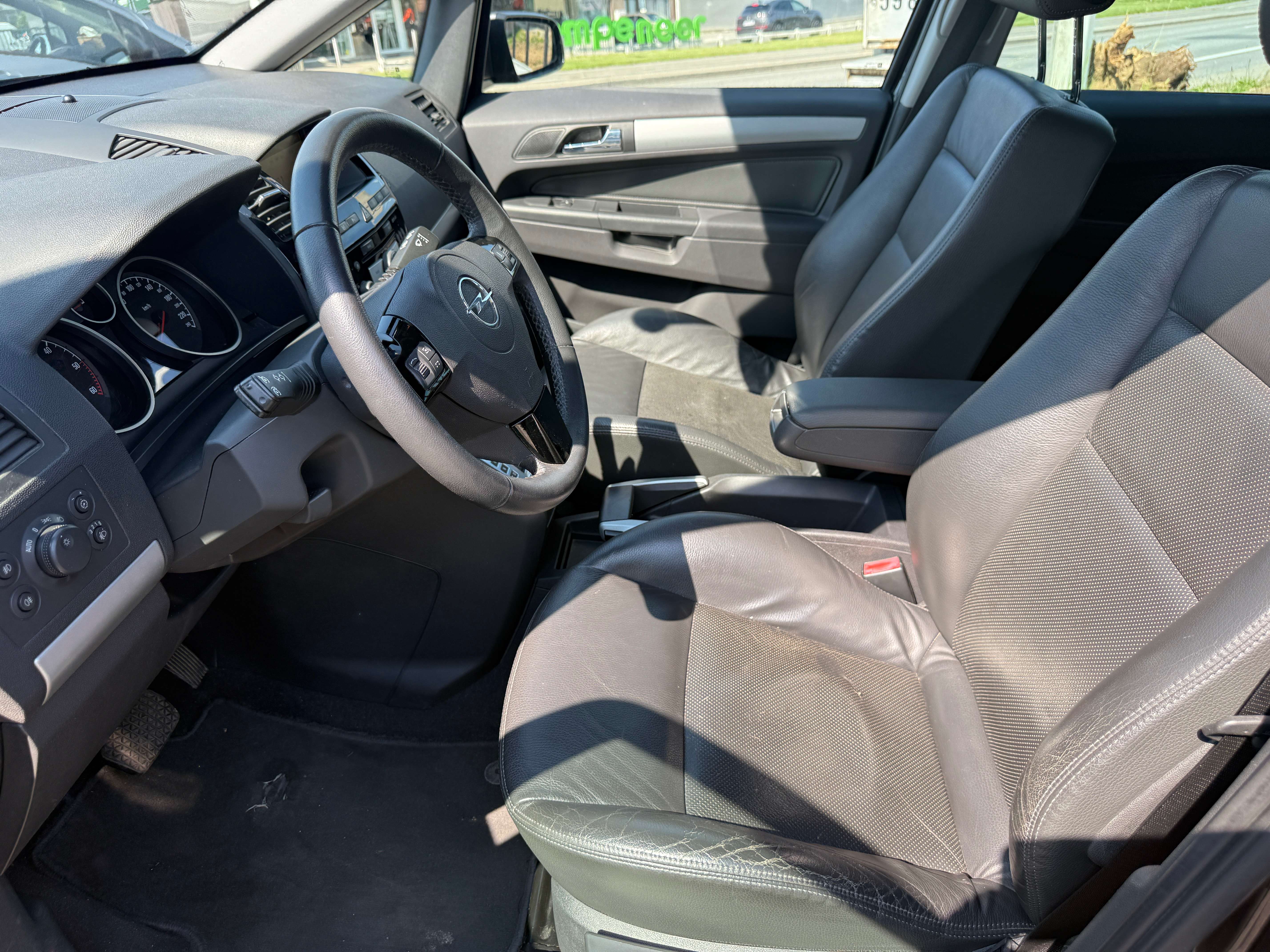 Opel Zafira Zafira 1.9 DT CDTi Cosmo DPF