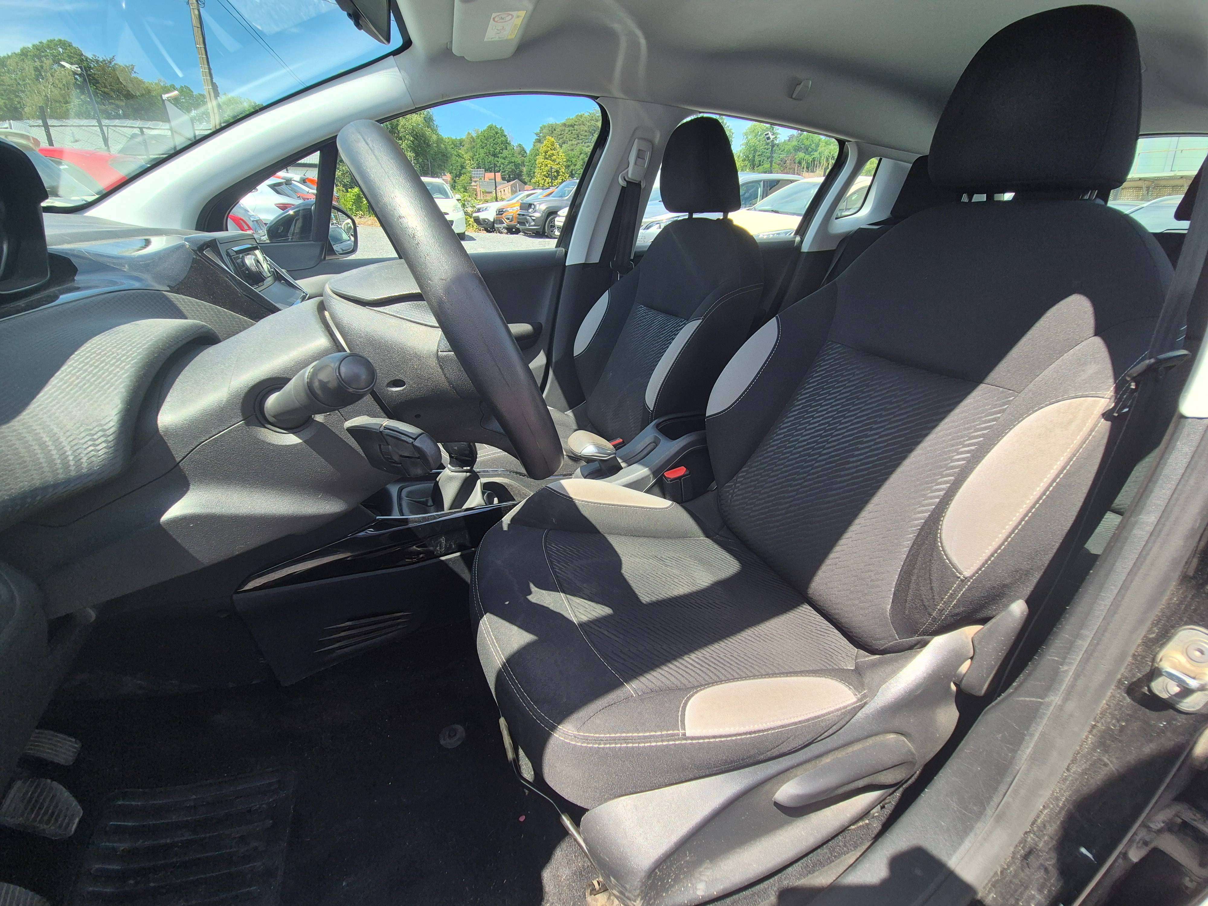 Peugeot 2008 1.2i Access