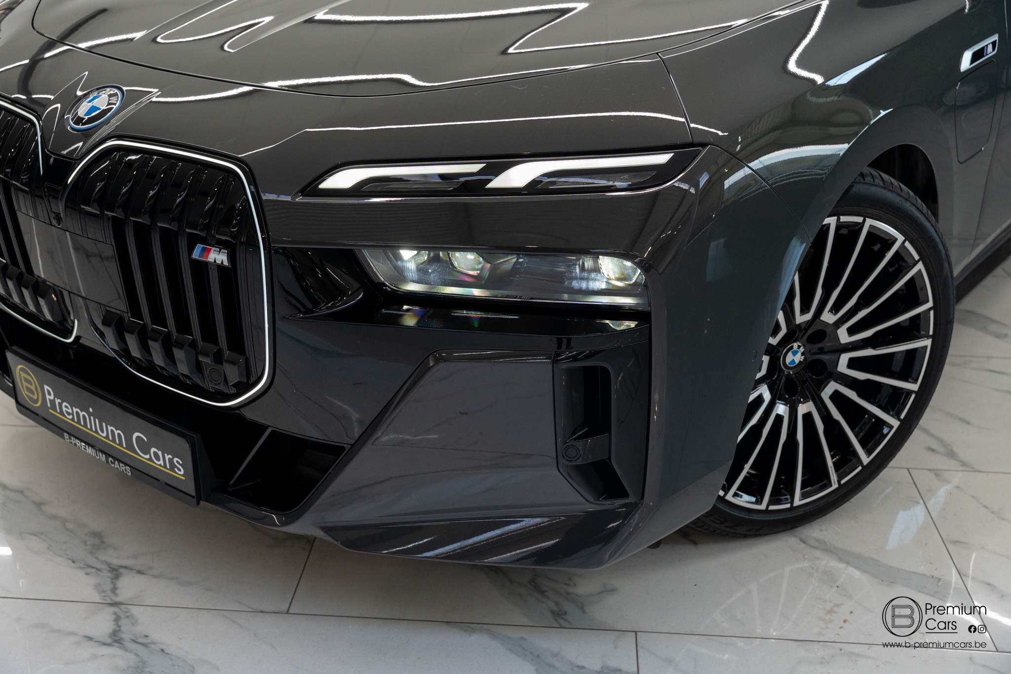 BMW 760 e xDrive Individual! FULL OPTIONS! TV!