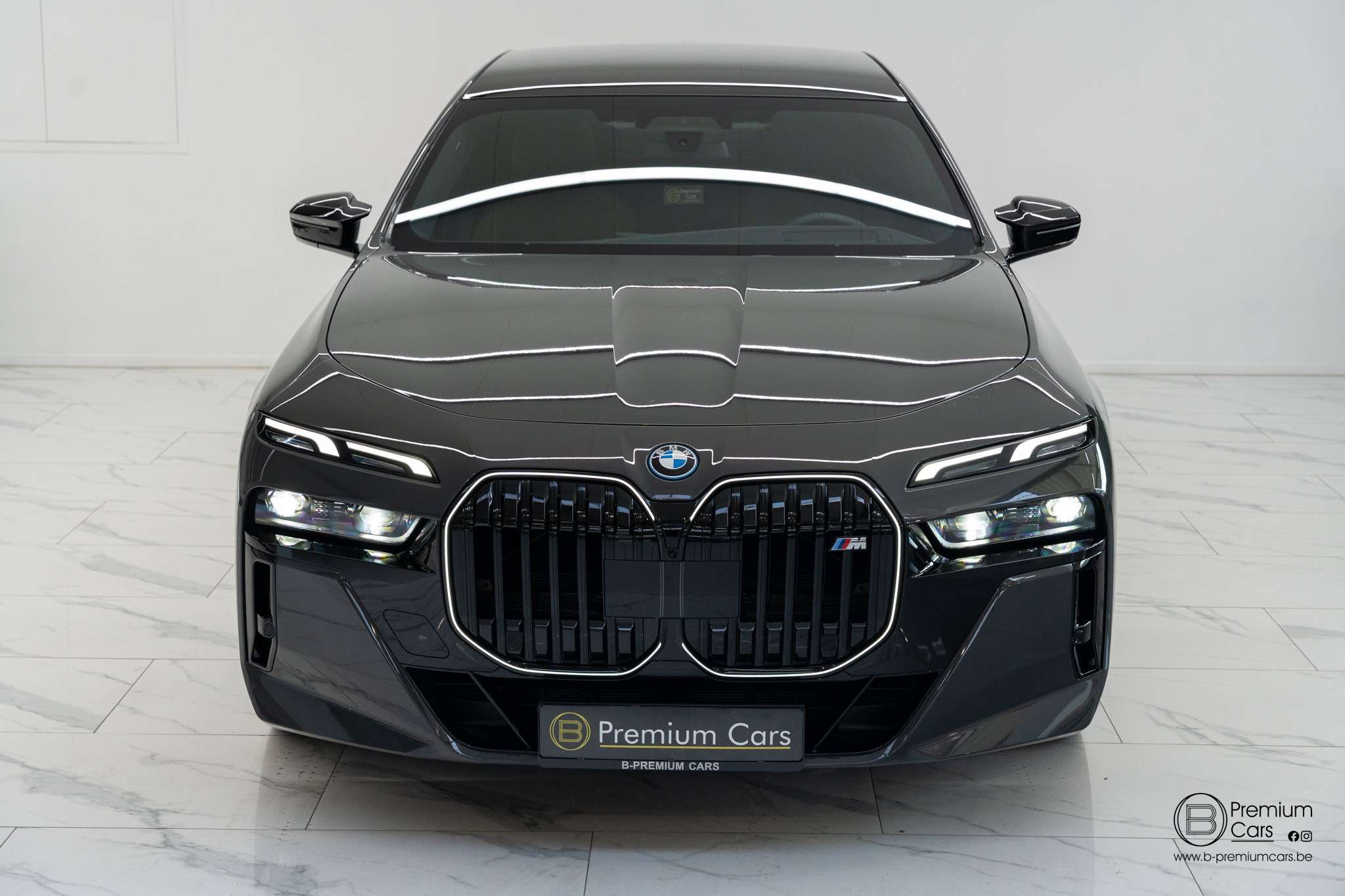 BMW 760 e xDrive Individual! FULL OPTIONS! TV!