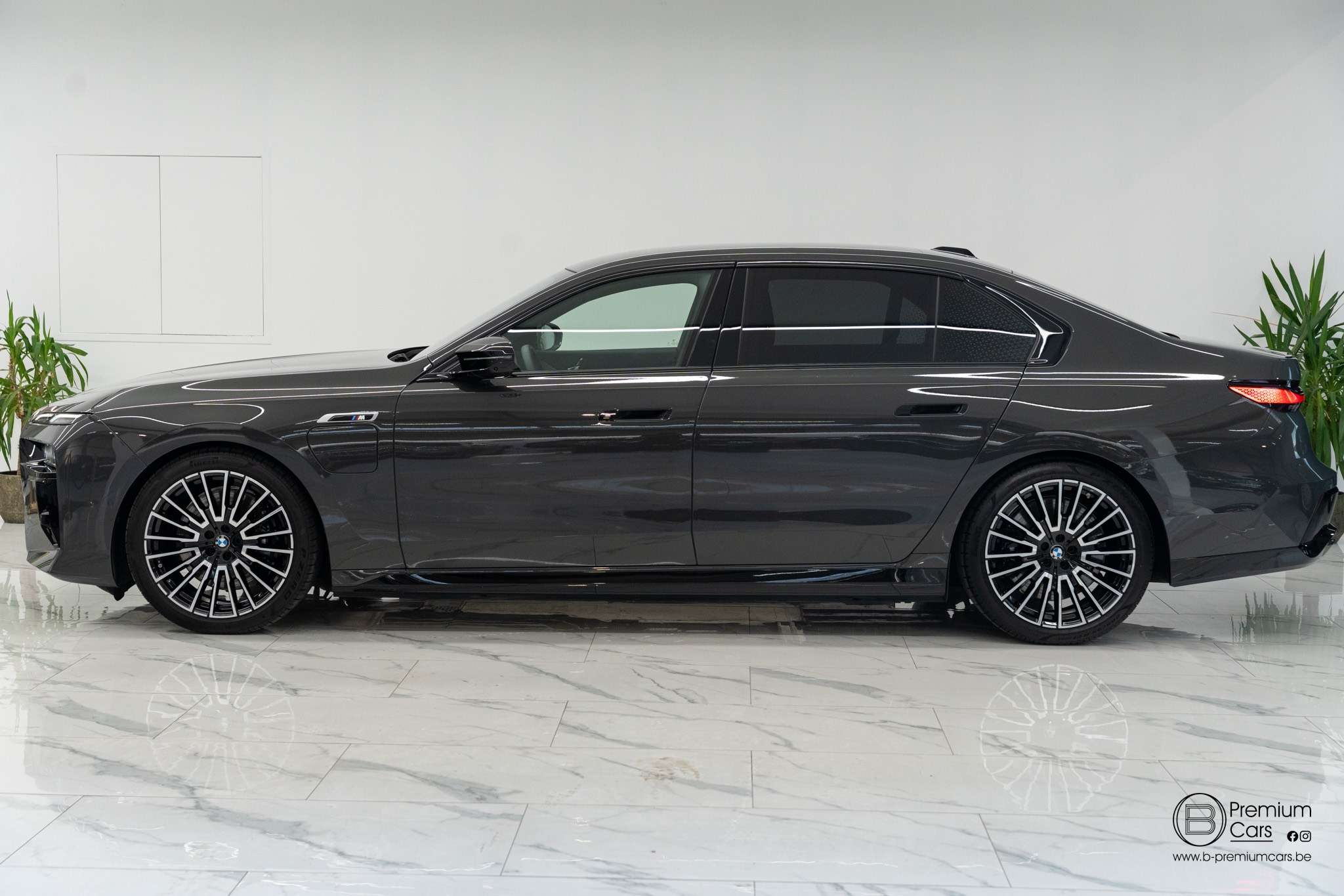 BMW 760 e xDrive Individual! FULL OPTIONS! TV!