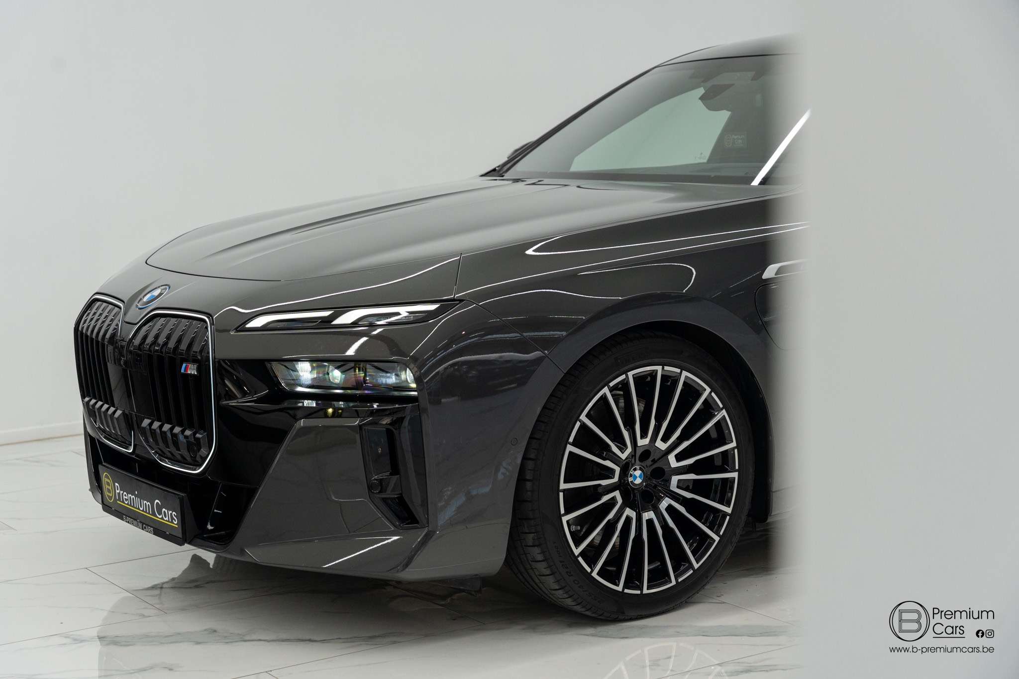 BMW 760 e xDrive Individual! FULL OPTIONS! TV!