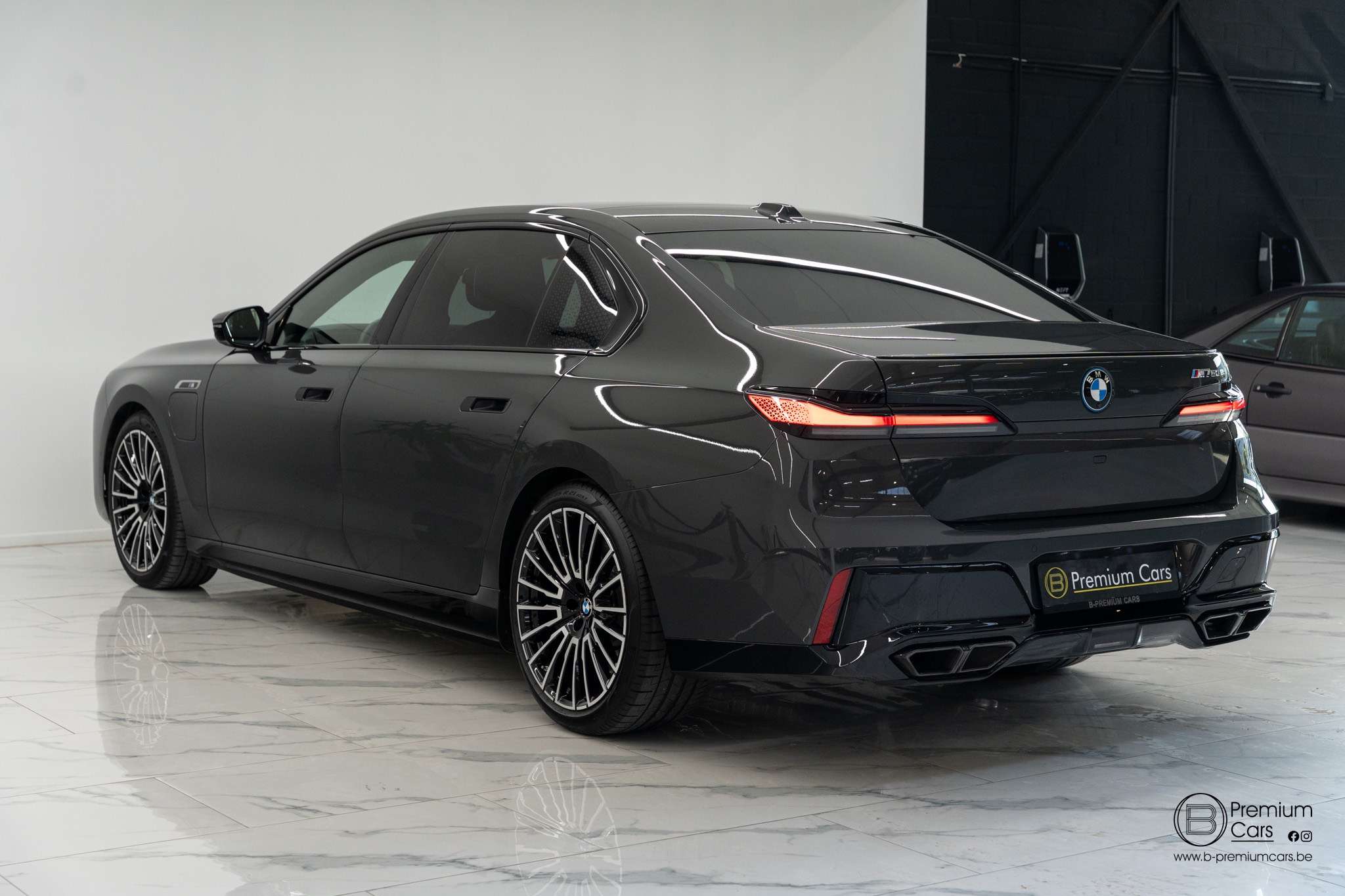 BMW 760 e xDrive Individual! FULL OPTIONS! TV!