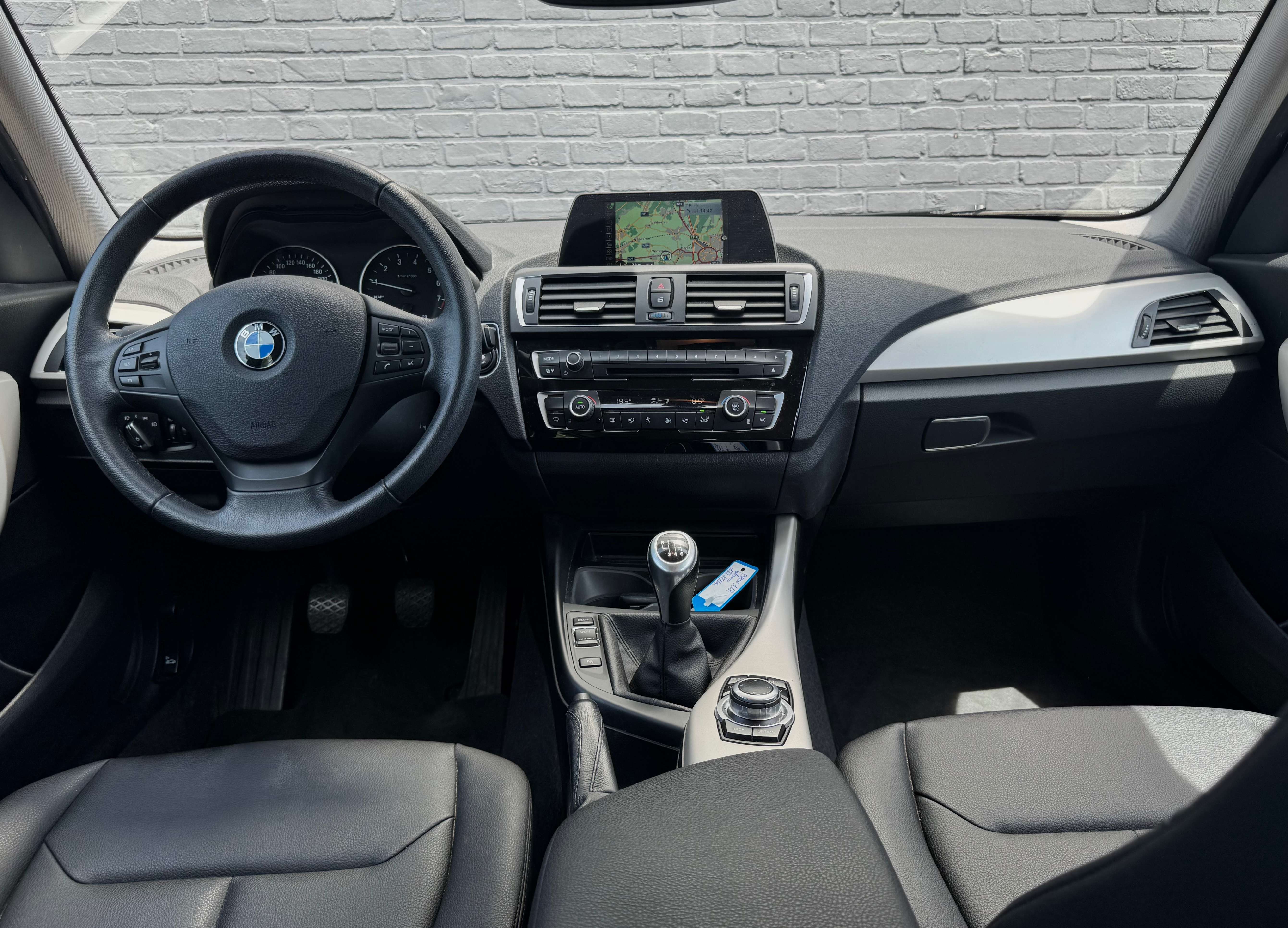 BMW 118 i 136pk * Leder * Navi * PDC V+A * Garantie