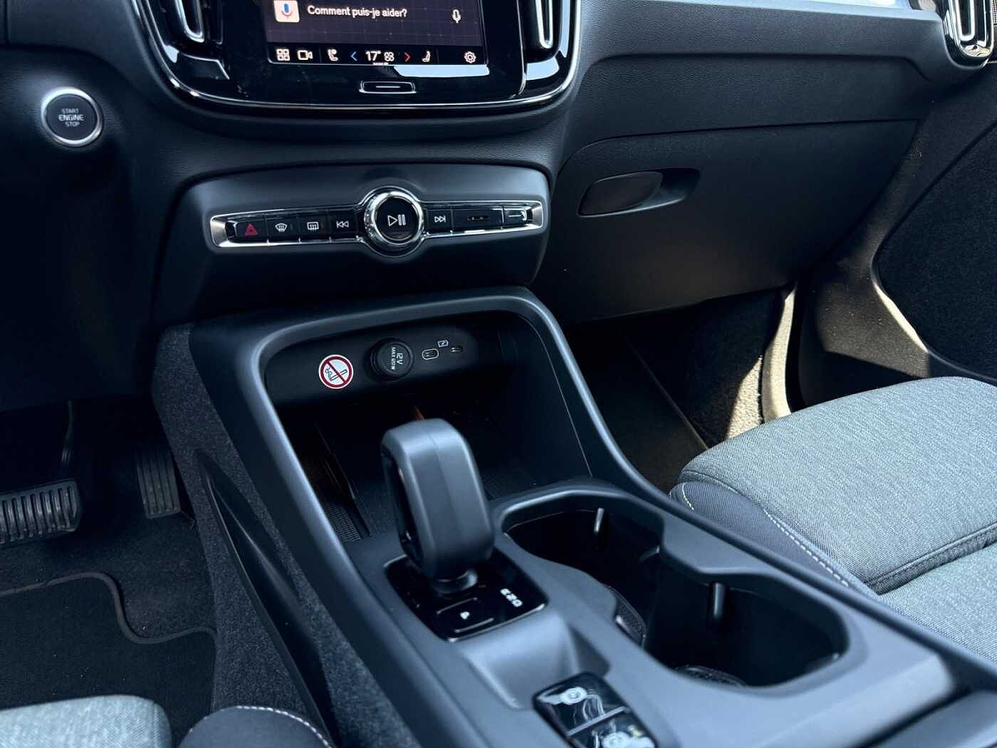 Volvo XC40 XC40 Core, B3 Micro-hybride (MHEV), Essence
