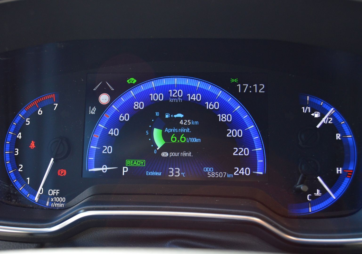 Toyota COROLLA 122H DYNAMIC BUSINESS + PROGRAMME BEYOND ZERO ACADEMY MY22