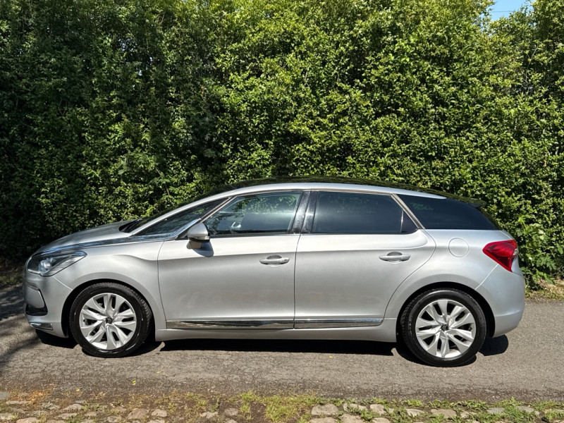 Citroen DS5 1.6 HDI110 AIRDREAM EXECUTIVE BMP6 // 12/2012 // CAMERA // TOIT PANO