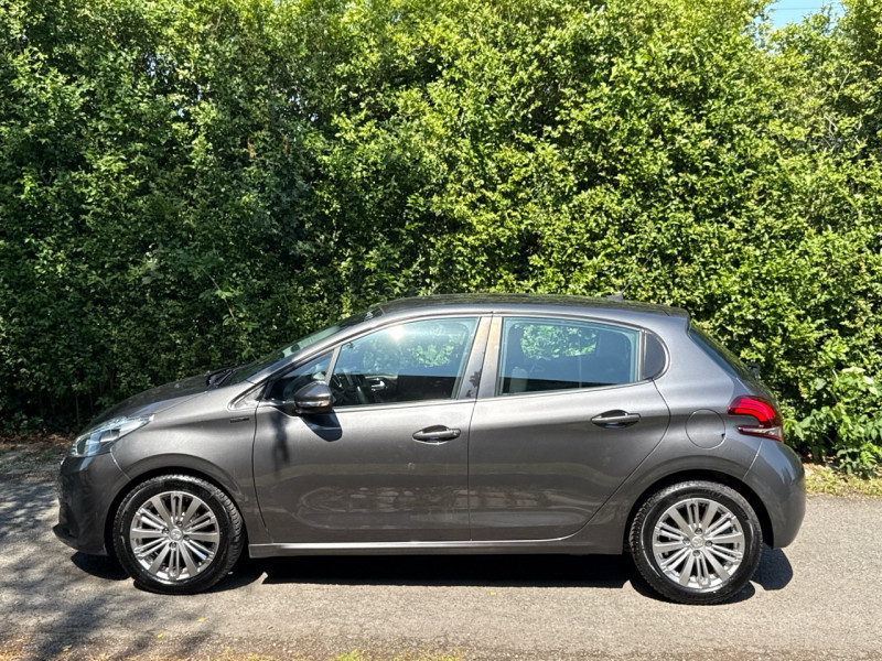 Peugeot 208 HDI 100CH SIGNATURE 5.P * 2019 * GPS * LED * GARANTIE