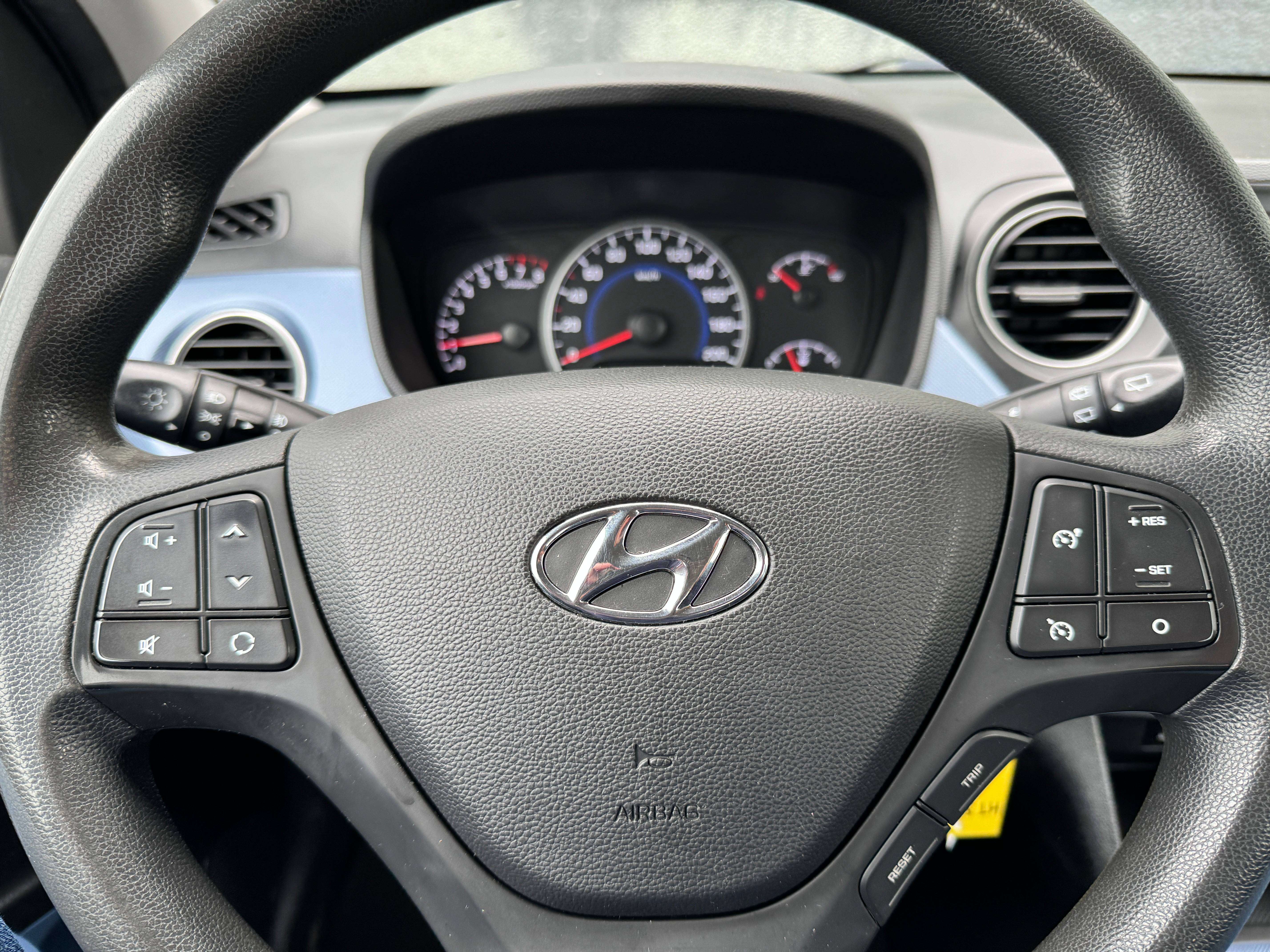 Hyundai i10 5 PORTES * GPS * CLIM *