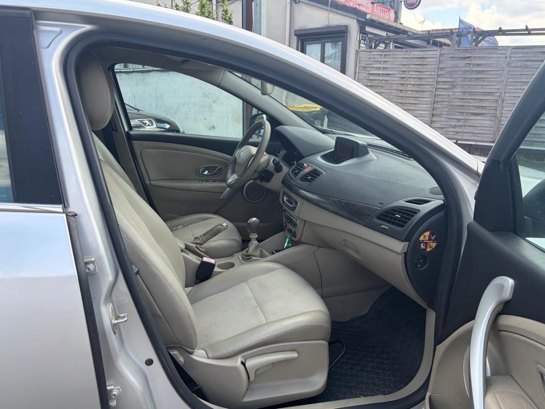 Renault Fluence 1.5l DCI PRIVILÈGE SUIVIE D ENTRETIENT GPS SEMI CUIR RADAR PAYEMENT EN 3FOIS