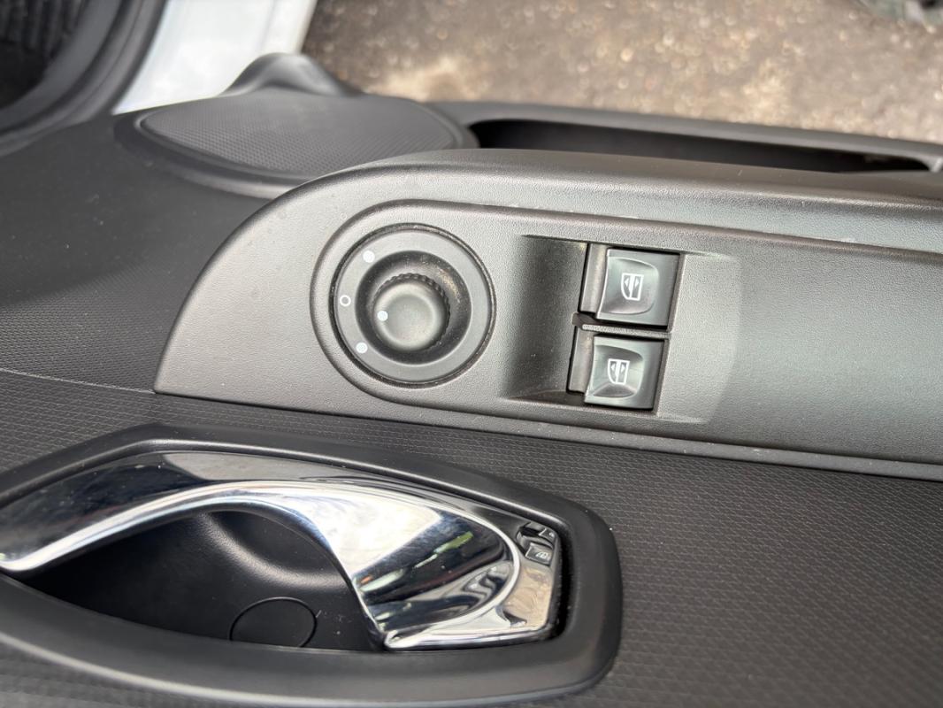 Renault Clio IV 2014 dCi 1.5l Life CarPlay KIT DISTRIBUTIONS NEUF BLUETOOTH PAYER EN 3Fois