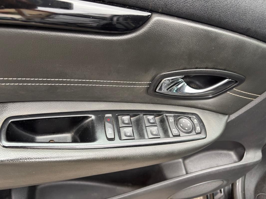 Renault Grand Scenic 7 PLACES 2015 SEMI CUIR GPS BLUETOOTH RADARS USB RÉGULATEUR PAYEMENT EN 3Fois