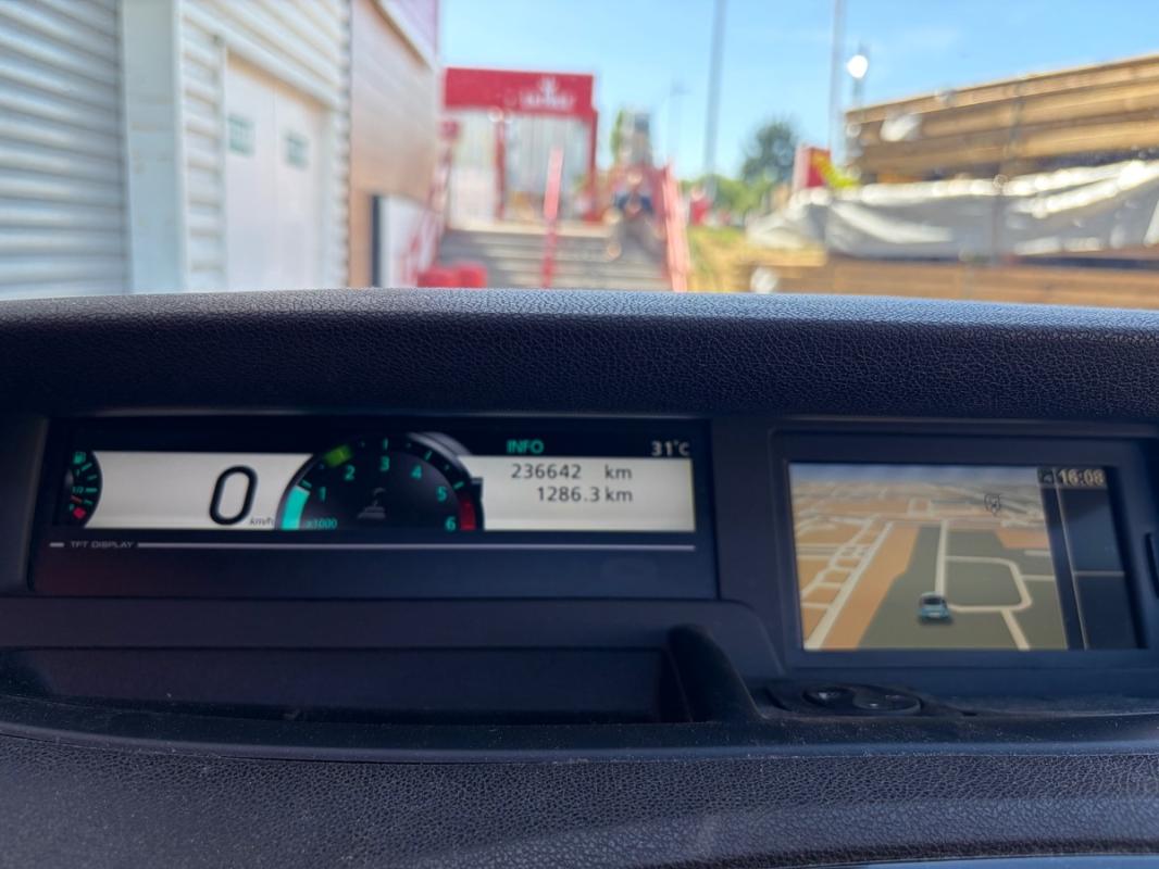 Renault Scenic 1.6l DCI BOSE CHAÎNE DE DISTRIBUTION TOIT OUVRANT CUIR CHAUFFANT GPS PAYÉ EN 3Foi
