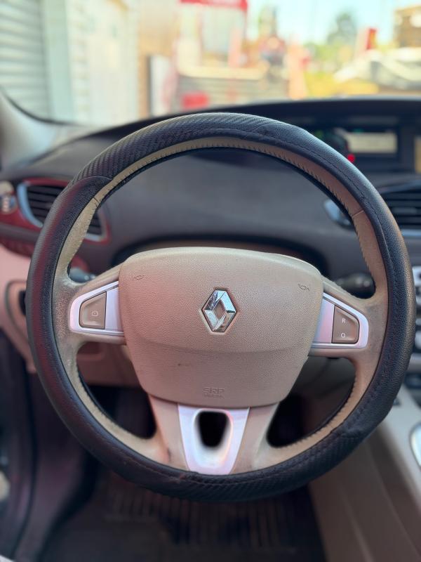 Renault Scenic 1.6l DCI BOSE CHAÎNE DE DISTRIBUTION TOIT OUVRANT CUIR CHAUFFANT GPS PAYÉ EN 3Foi