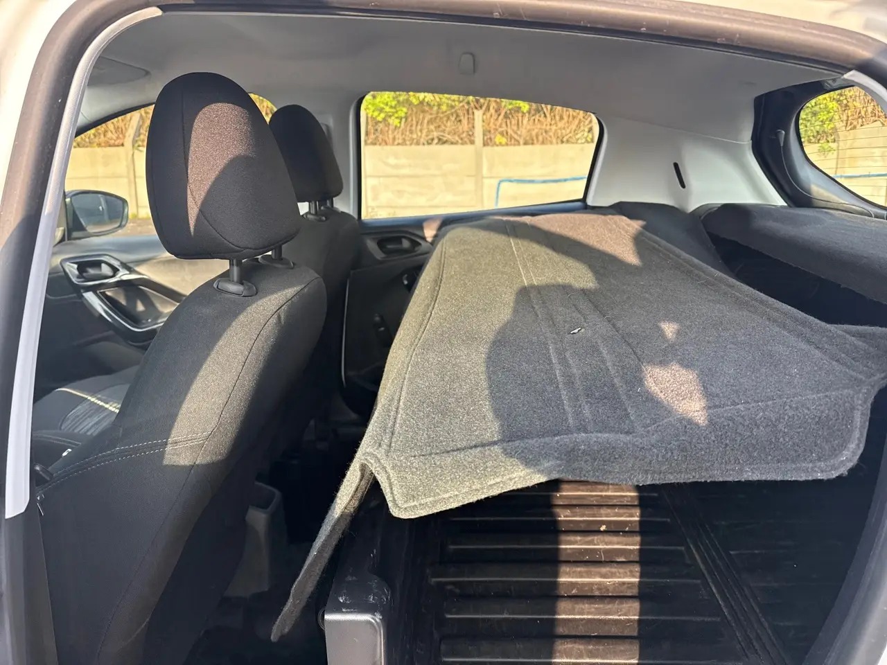 Peugeot 208 (2) 1.6 BLUEHDI 75 S&amp;S ALLURE BUSINESS 5P