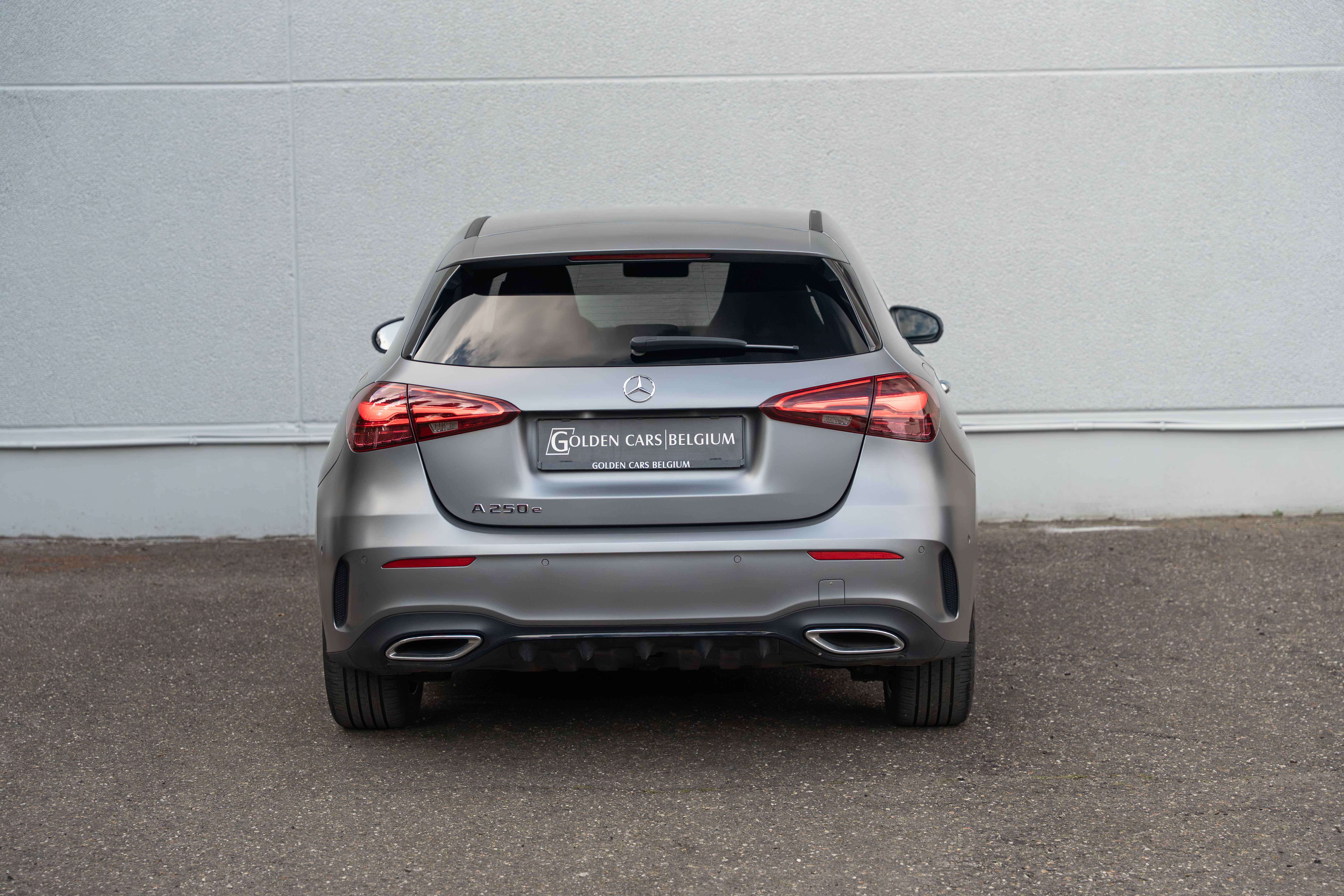 Mercedes-Benz A 250 e AMG/MOUNTAINGREY/LED/ACC/MEMORY/BURMESTER/AMBIENTE/360°/KEYLESS