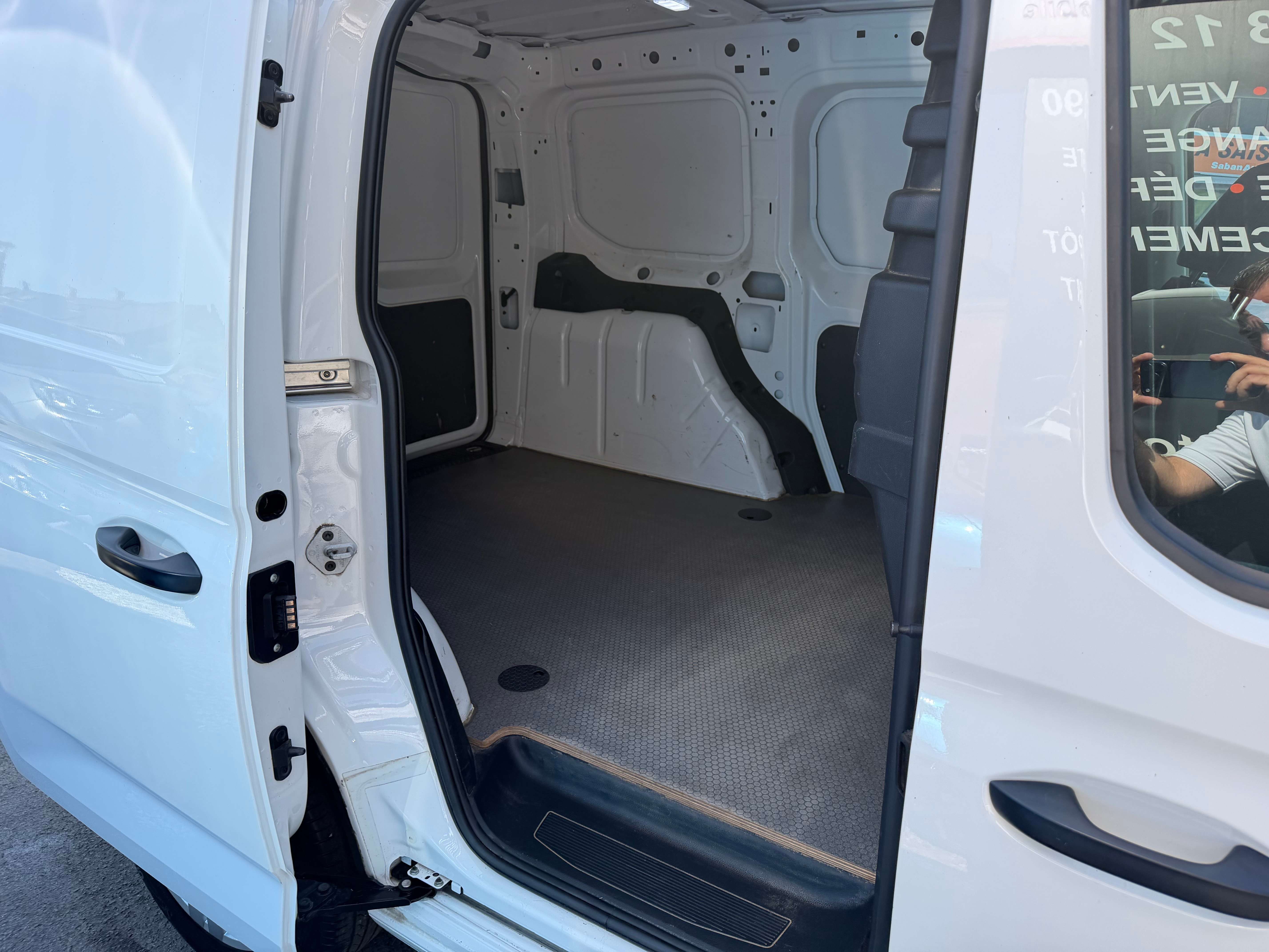 Volkswagen Caddy Caddy 2.0 TDi ° UTILITAIRE ° TVA ° CARPLAY ° AIRCO ° GARANTI 12 MOIS !