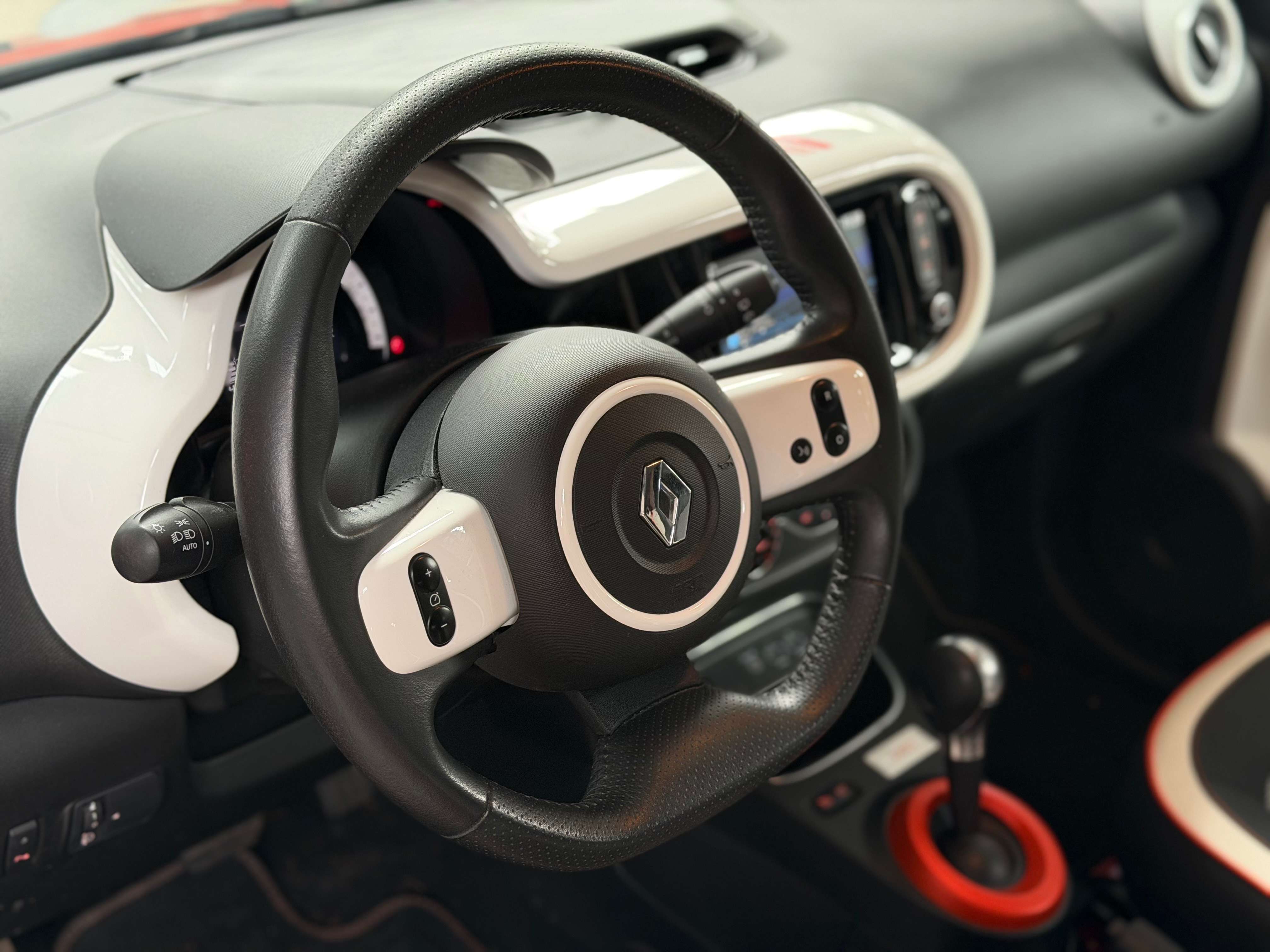 Renault Twingo e-Twingo 24 kWh R80 Vibes * 12/2020 * CAMERA * SG CH * GPS * CLIM