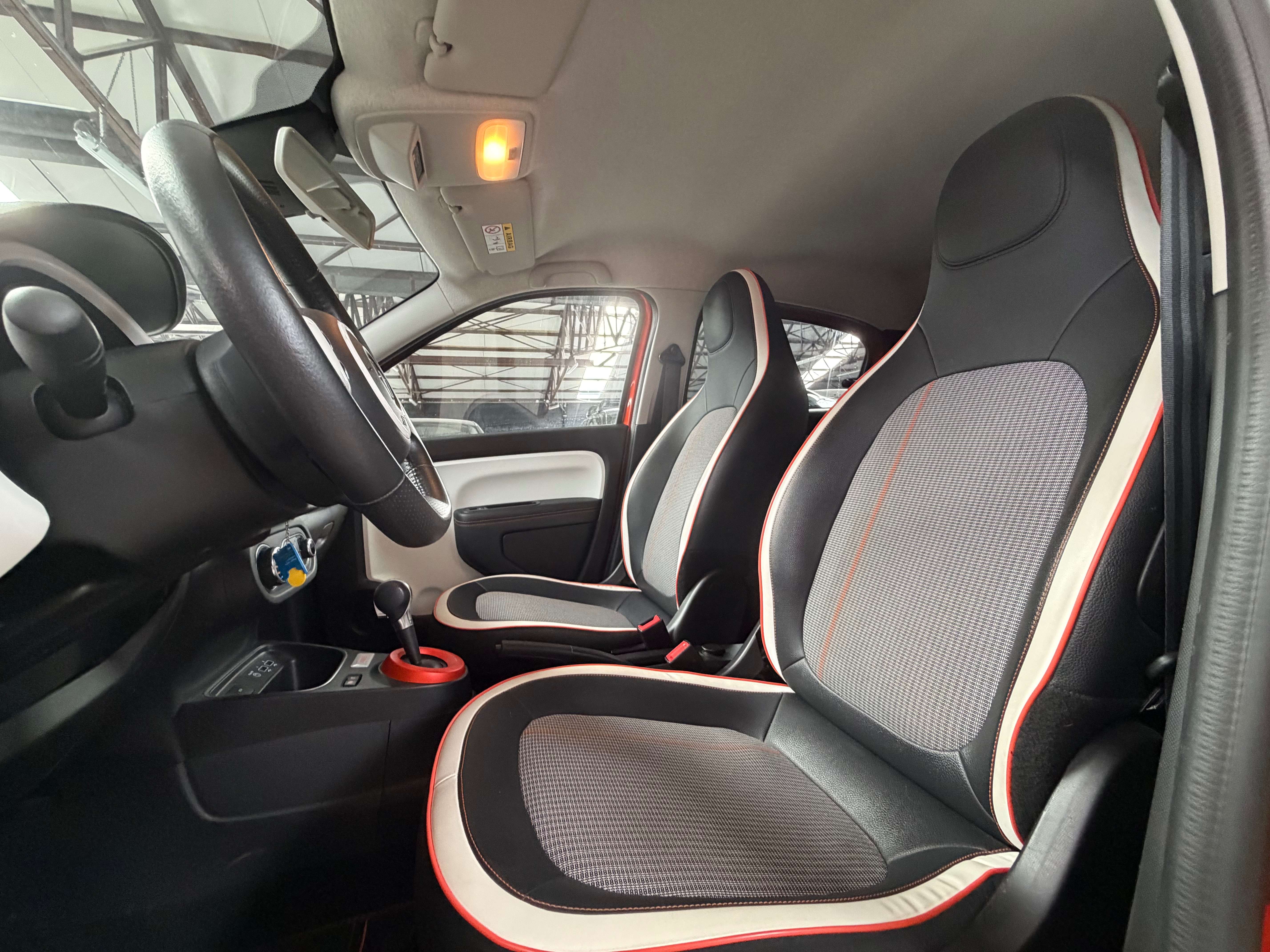Renault Twingo e-Twingo 24 kWh R80 Vibes * 12/2020 * CAMERA * SG CH * GPS * CLIM