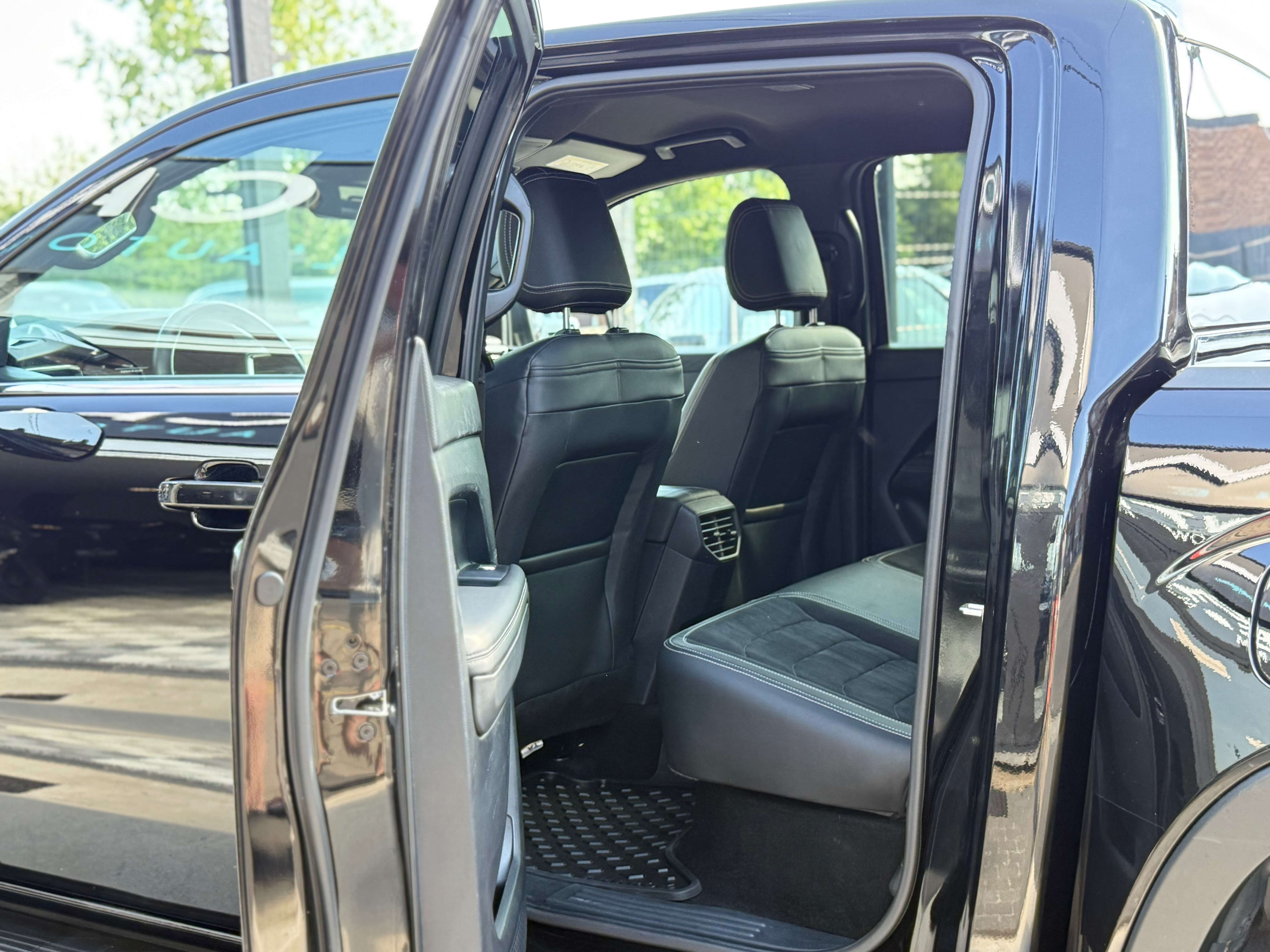 Volkswagen Amarok 3.0 V6 TDi 4MOTION TVAC*BTWIN - DISTRONIC - FRONT ASSIST - CARPLAY- CAMERA - NAVIGATION - COCKPIT - FULL OPTIONS