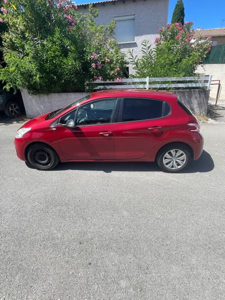 Peugeot 208 1.4 HDI 68 STYLE 5P