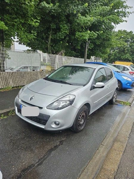Renault Clio IV 1.2 16V 75 AUTHENTIQUE