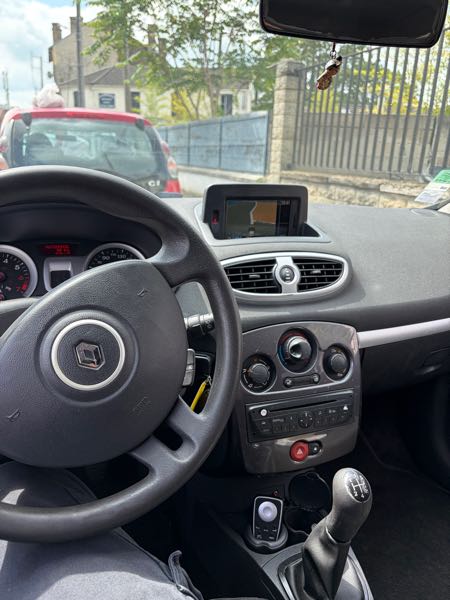 Renault Clio IV 1.2 16V 75 AUTHENTIQUE