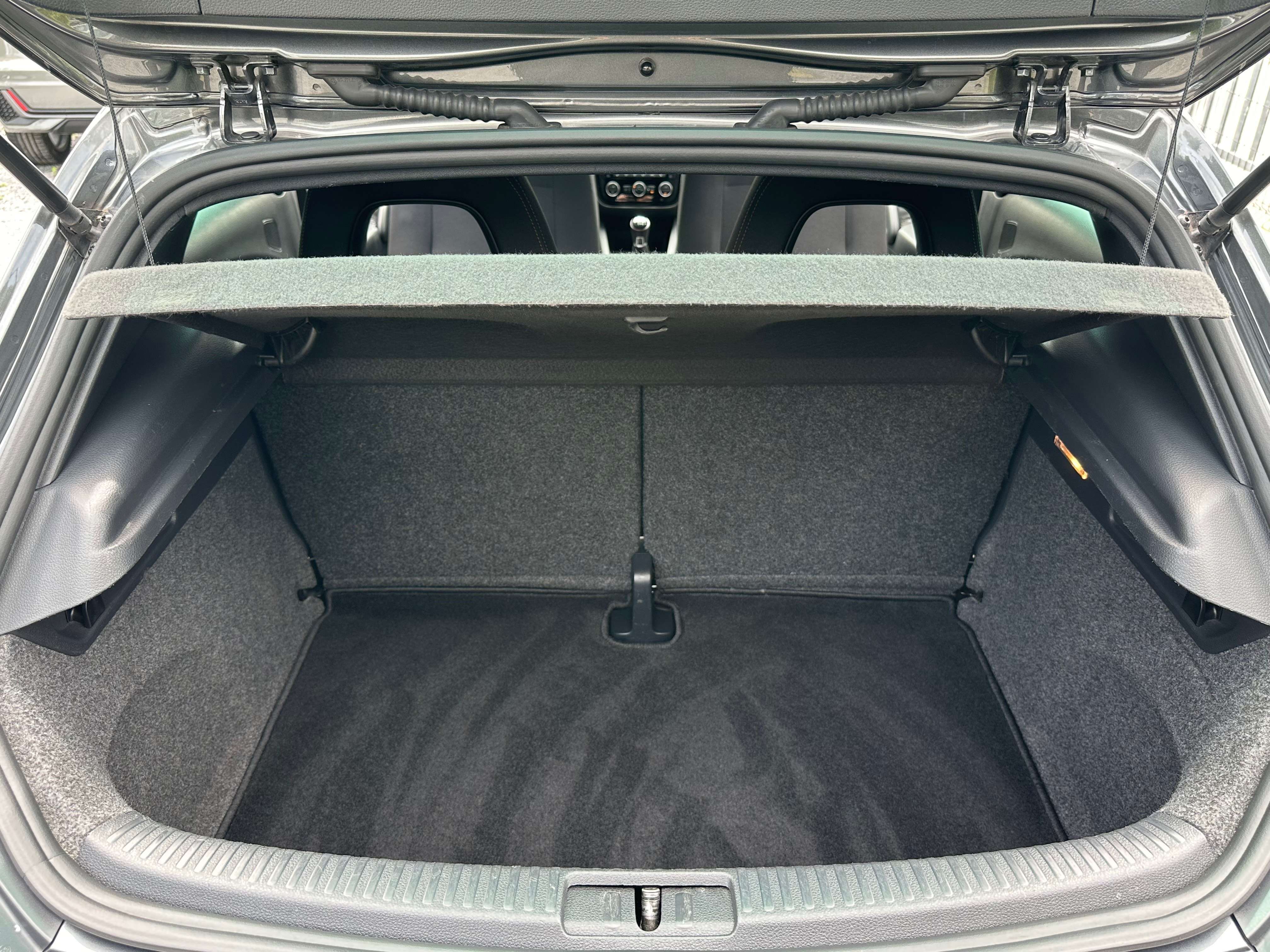 Volkswagen Scirocco 1,4 TSI*EURO 6*FACELIFT*CUIR*NAVI*CAMERA*SIEG CHAUFF*CARNET VW*NOUVEAUX PNEUS*GARANTIE