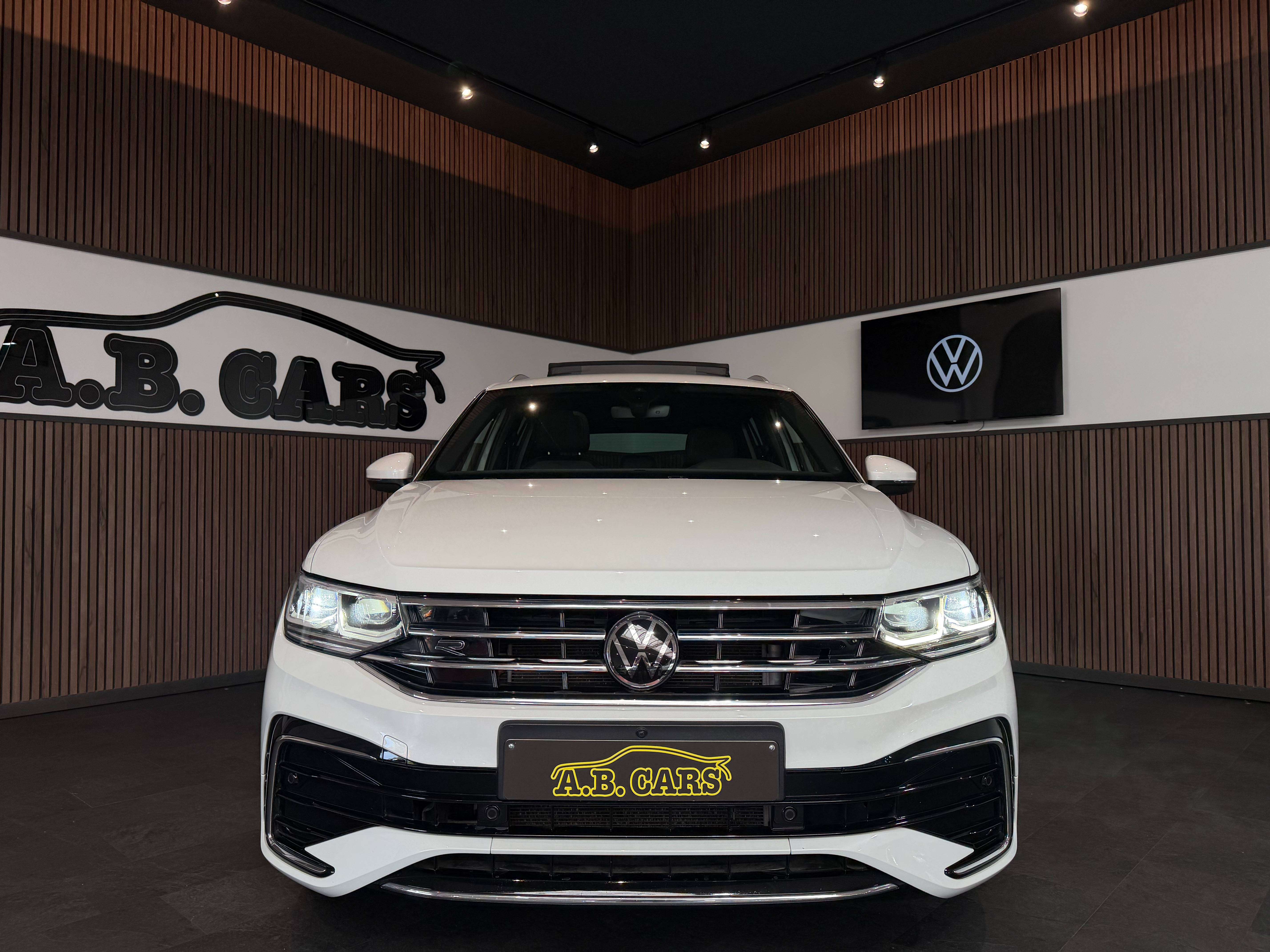 Volkswagen Tiguan eHybrid 1.4 R-Line - AUTOMATIQUE - GARANTIE 12MOIS - 1ERPRO - TVA DEDUCTIBLE