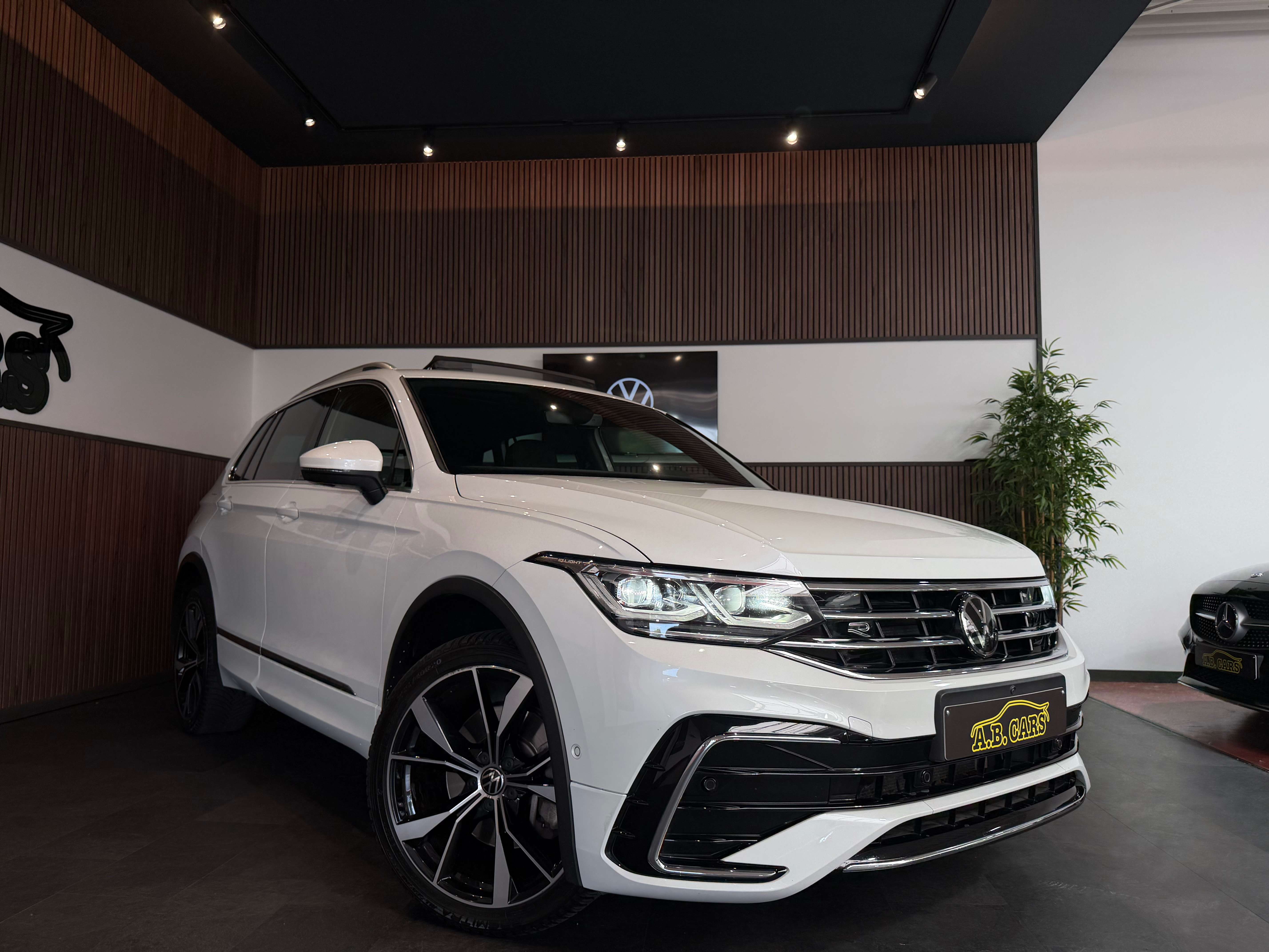 Volkswagen Tiguan eHybrid 1.4 R-Line - AUTOMATIQUE - GARANTIE 12MOIS - 1ERPRO - TVA DEDUCTIBLE