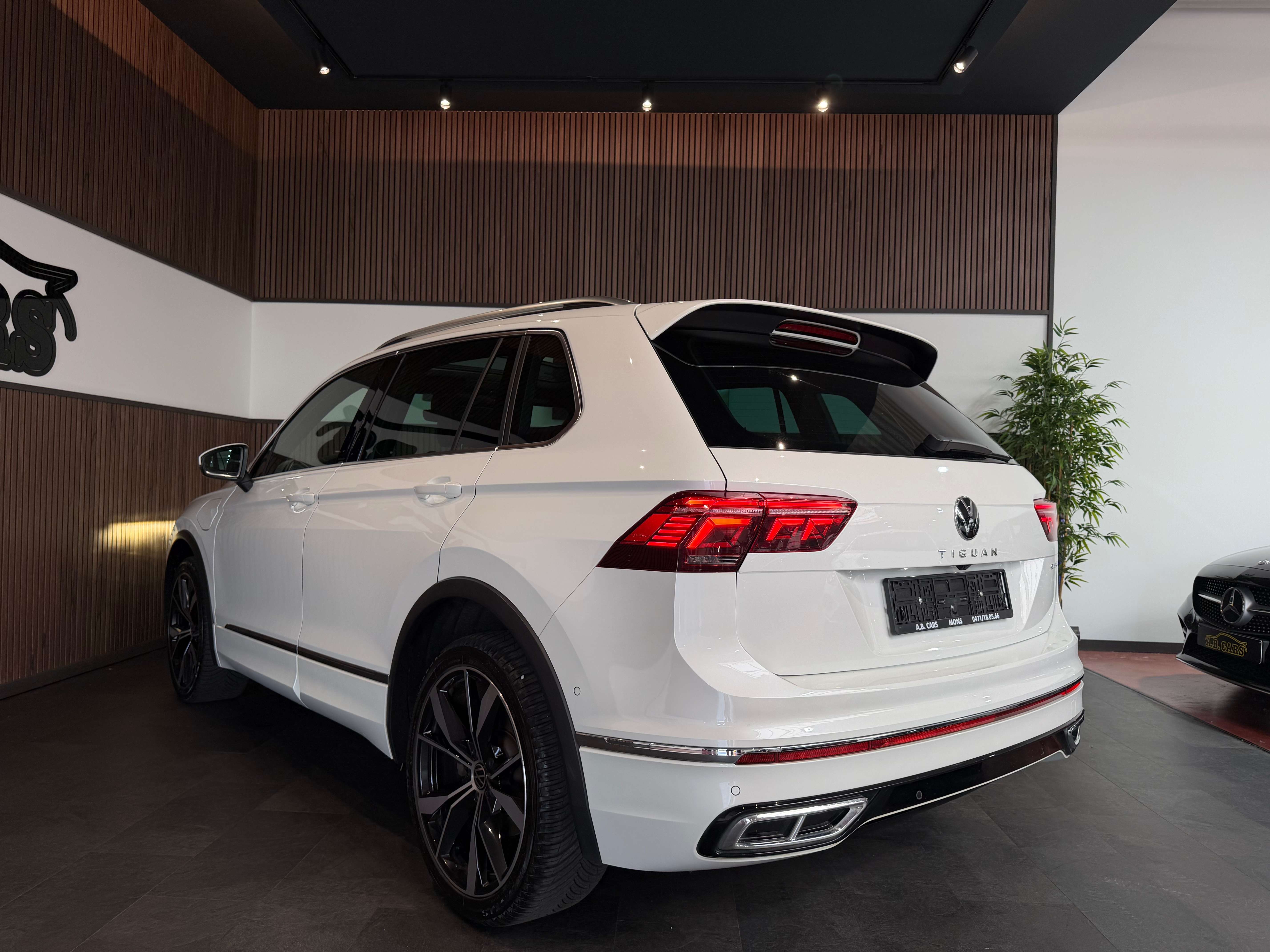 Volkswagen Tiguan eHybrid 1.4 R-Line - AUTOMATIQUE - GARANTIE 12MOIS - 1ERPRO - TVA DEDUCTIBLE